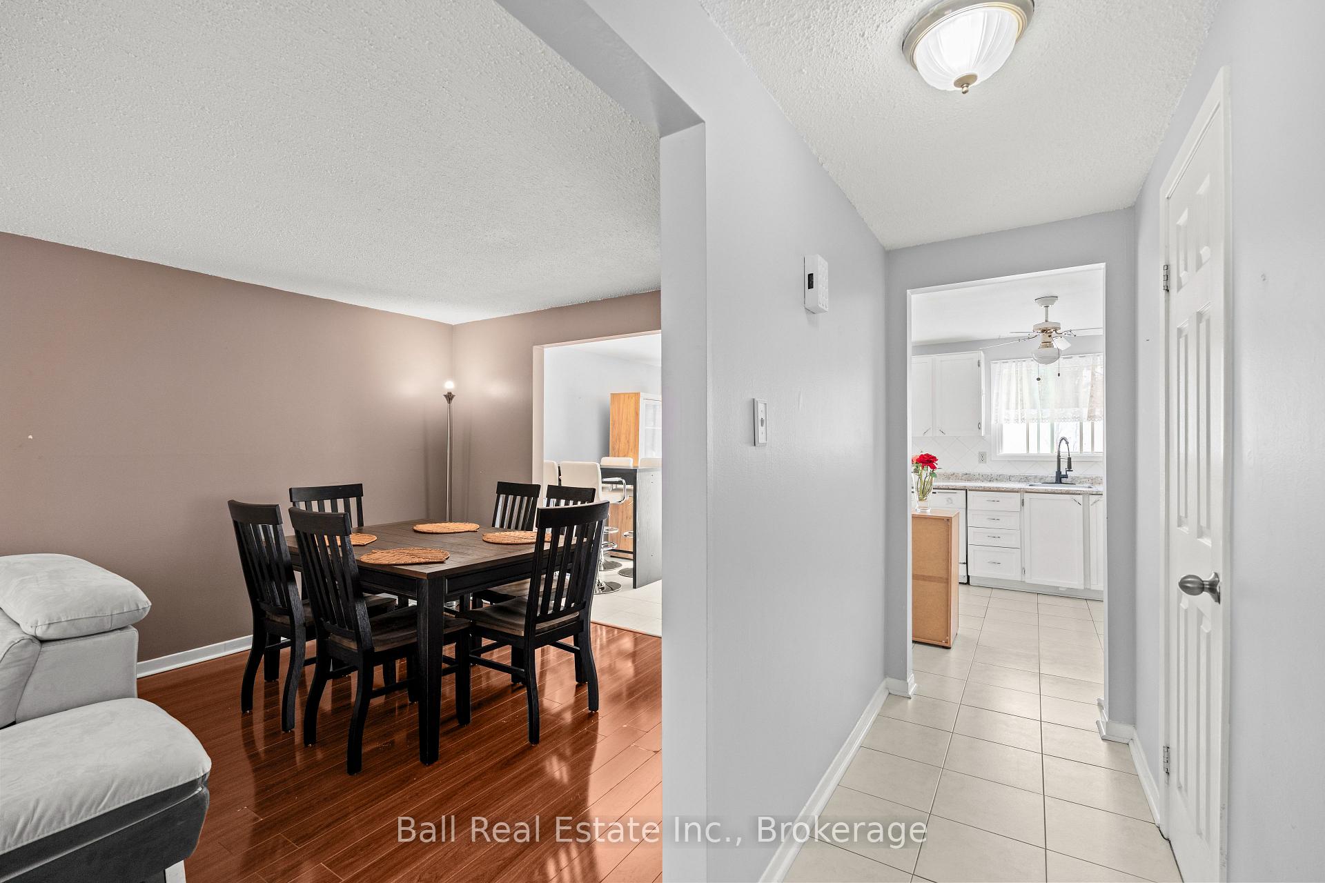 2048 Walker Avenue, Peterborough — photo 4 of 5