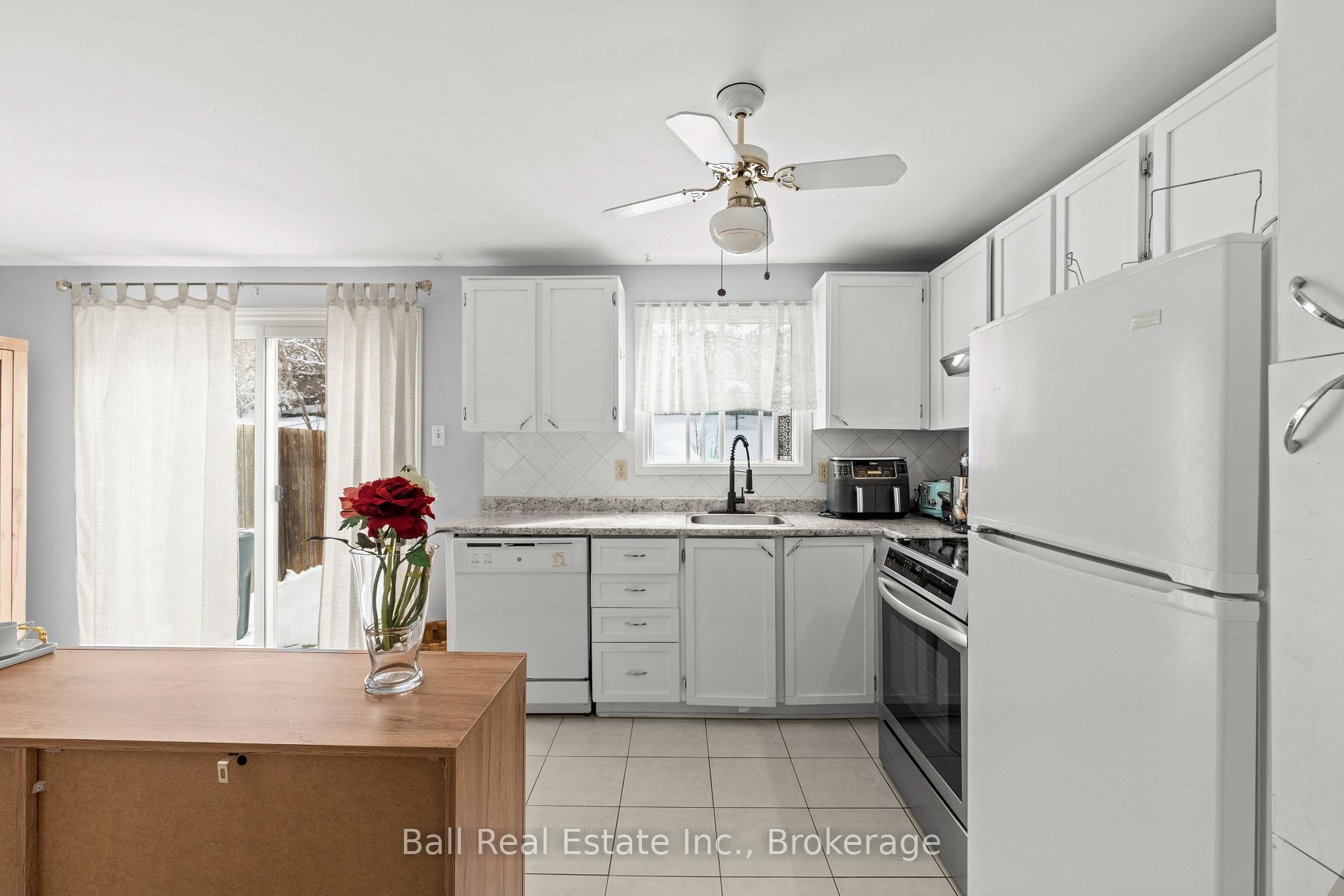 2048 Walker Avenue, Peterborough — photo 5 of 5