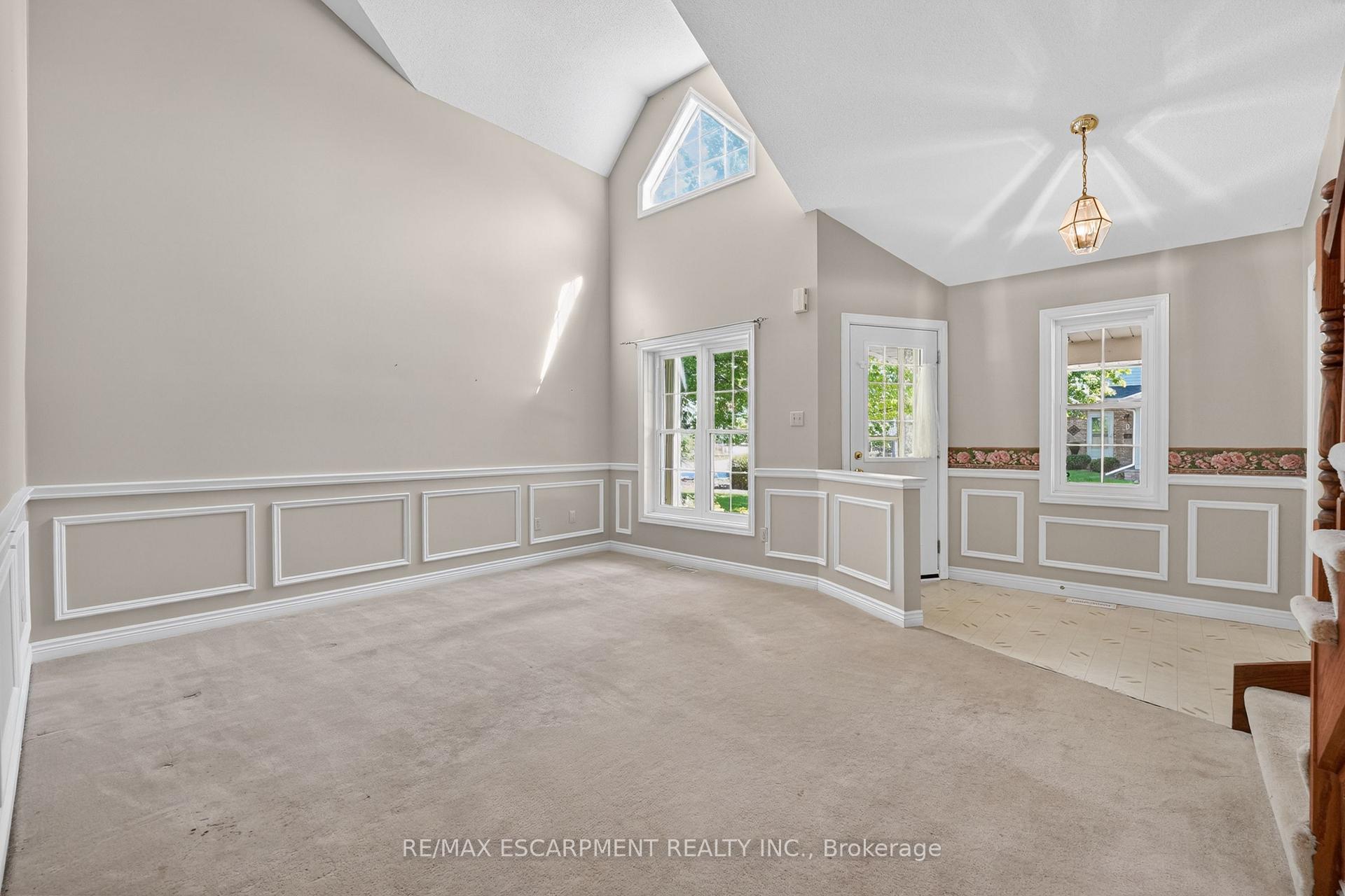9 Wentworth Drive 2, Grimsby — photo 4 of 5