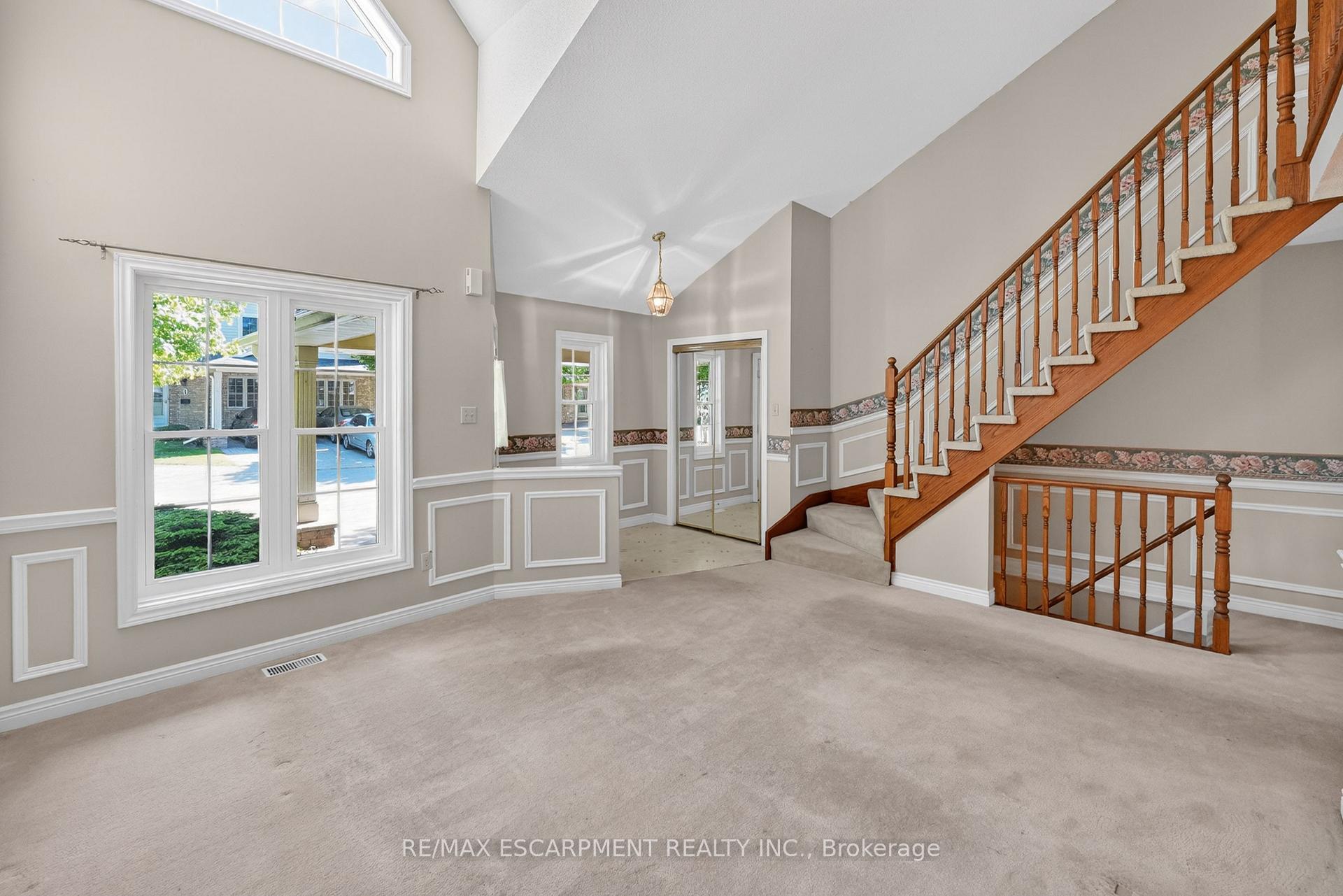 9 Wentworth Drive 2, Grimsby — photo 5 of 5