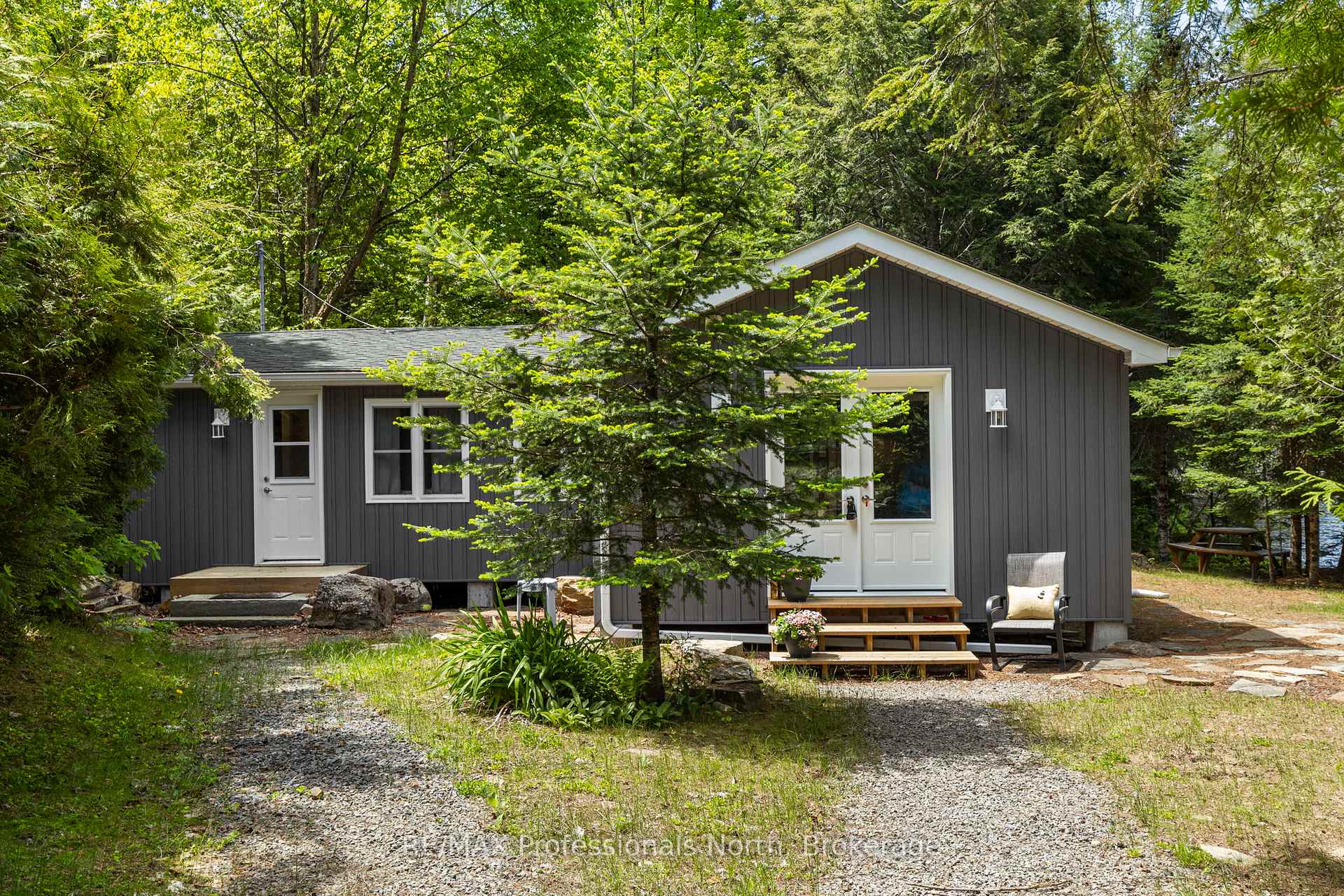 1106-1 E Oxbow Lake Road, Lake of Bays, ON P0B 1L0 — Lake of Bays, Ontario