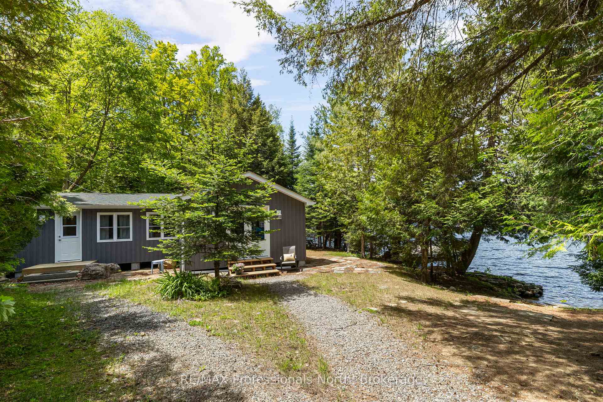 1106-1 E Oxbow Lake Road, Lake of Bays — photo 2 of 5