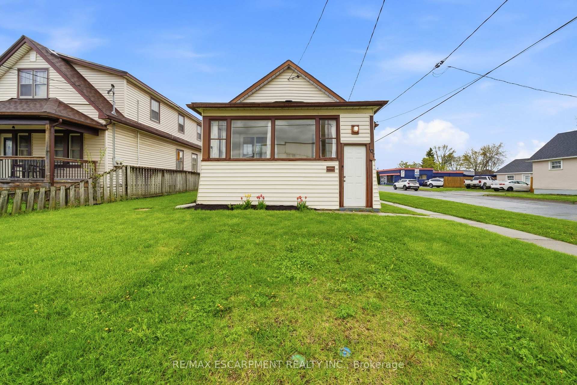 107 Broadway Street, Welland, ON L3C 5L6 — Welland, Ontario