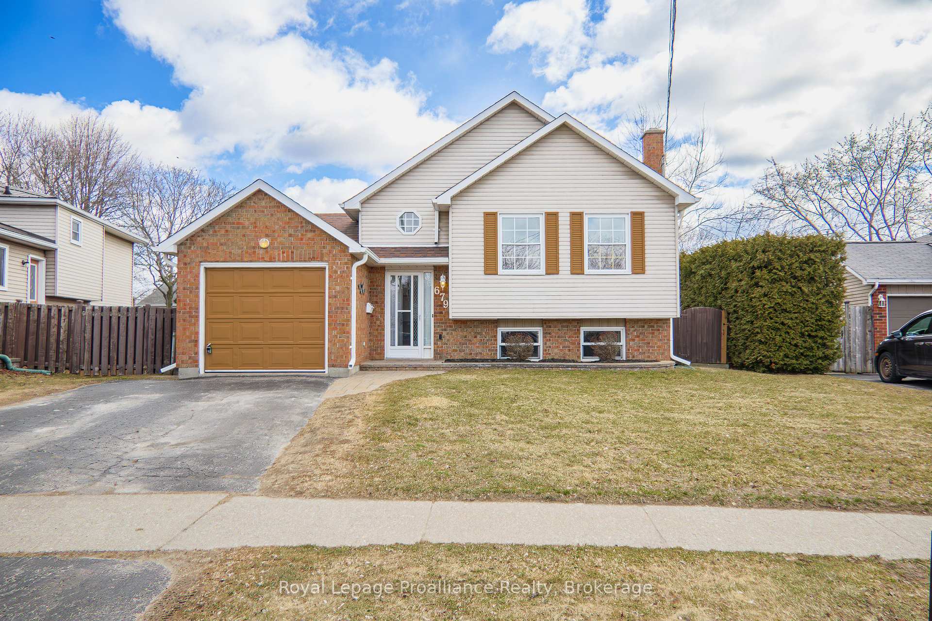 679 Mackechnie Crescent, Cobourg — photo 2 of 5