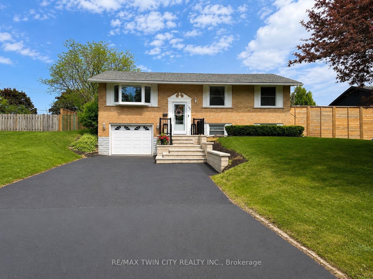 107 Rosslinn Road, Cambridge, ON N1S 3K3 — Cambridge, Ontario