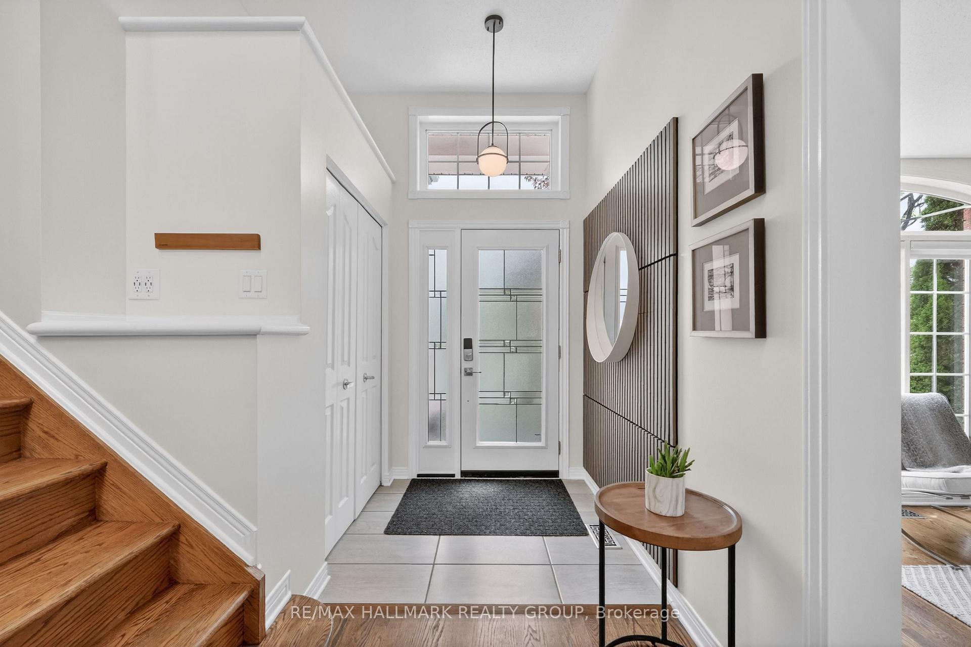 1091 Charest Way, Orleans - Cumberland and Area — photo 4 of 5