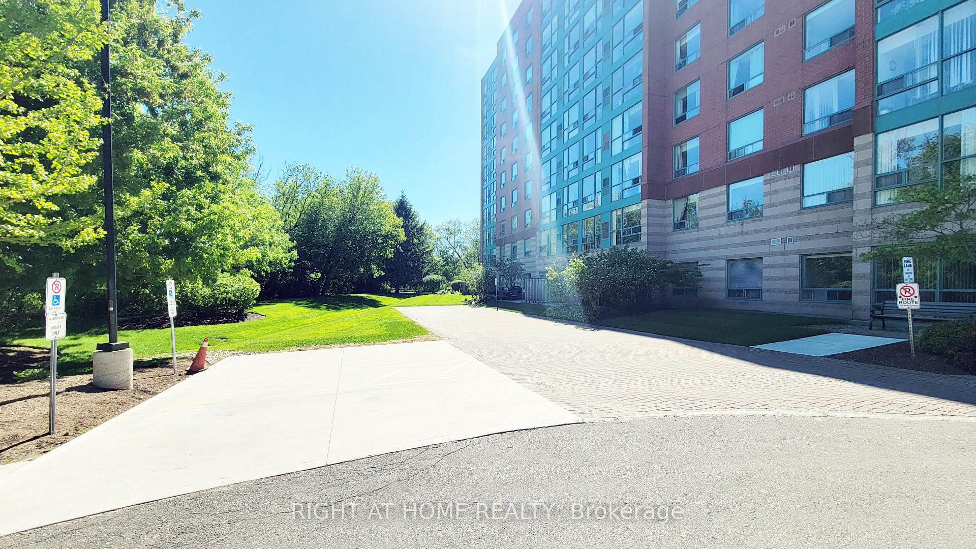 55 Blue Springs Drive 302, Waterloo — photo 3 of 5