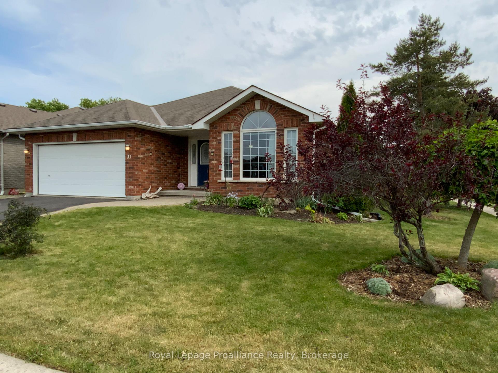 31 Hemlock Crescent, Belleville — photo 2 of 5