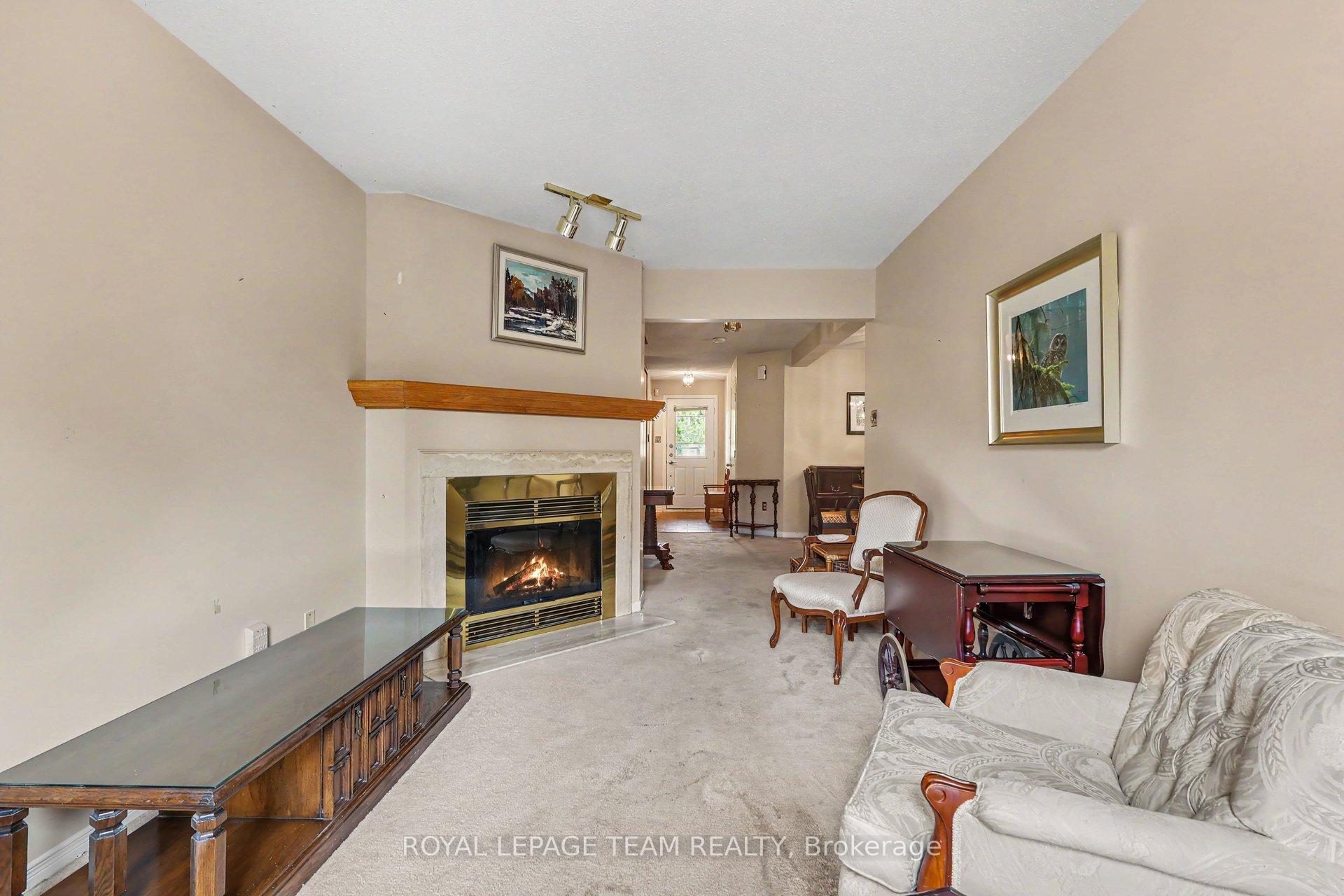 36 Southport Drive, Hunt Club - South Keys and Area — photo 4 of 5