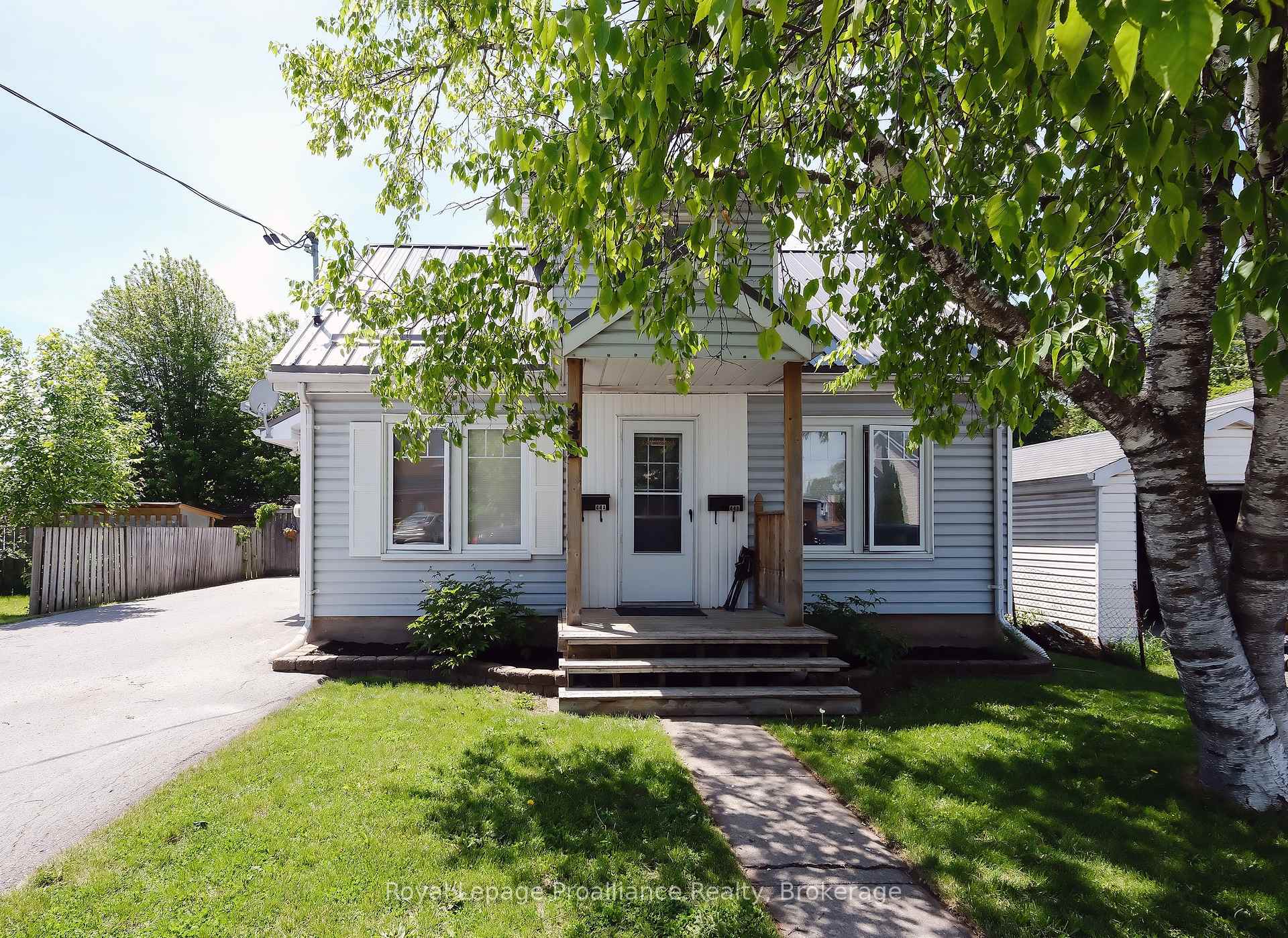 44 Ponton Street, Belleville, ON K8P 3T6 — Belleville, Ontario