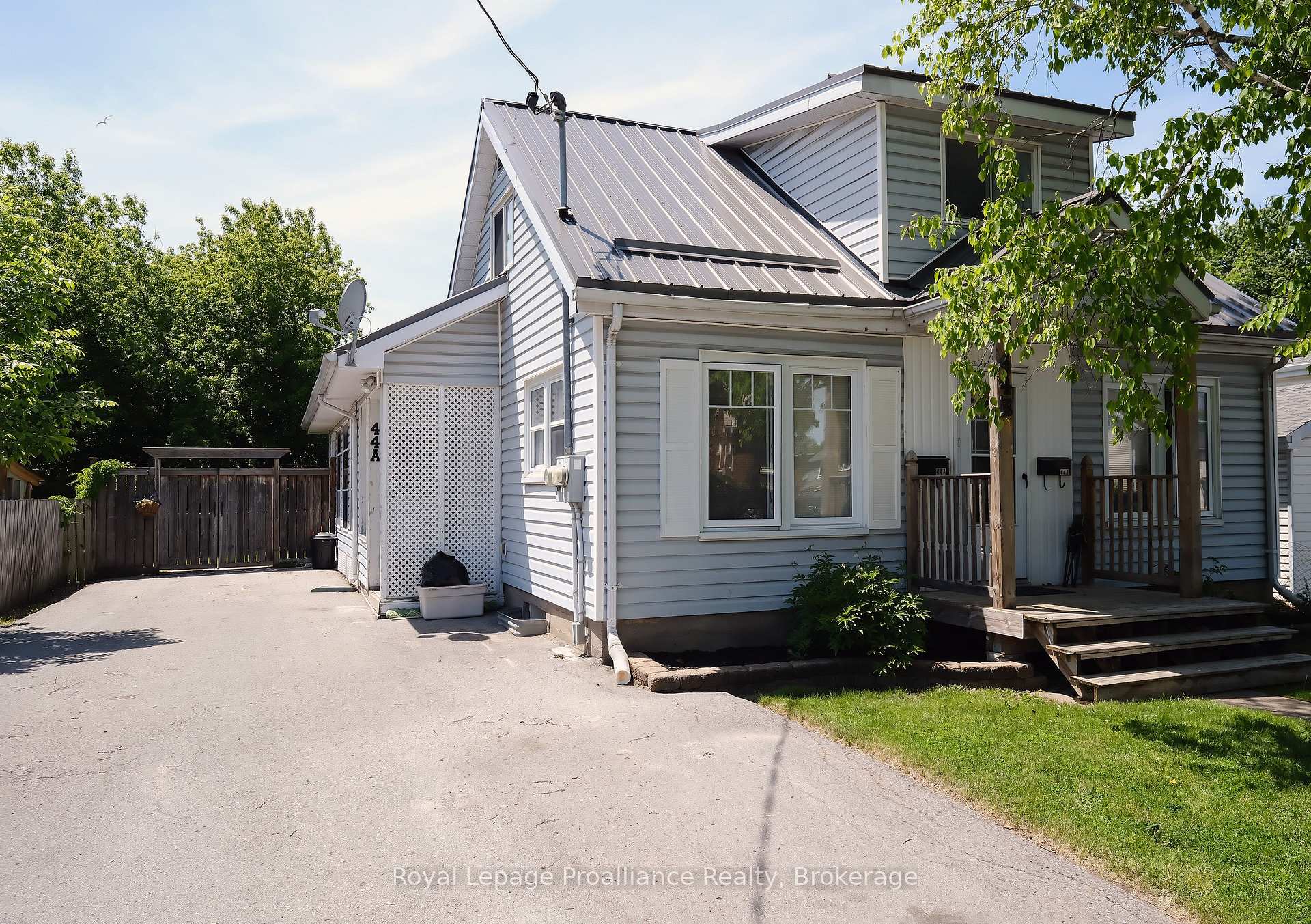 44 Ponton Street, Belleville — photo 2 of 5