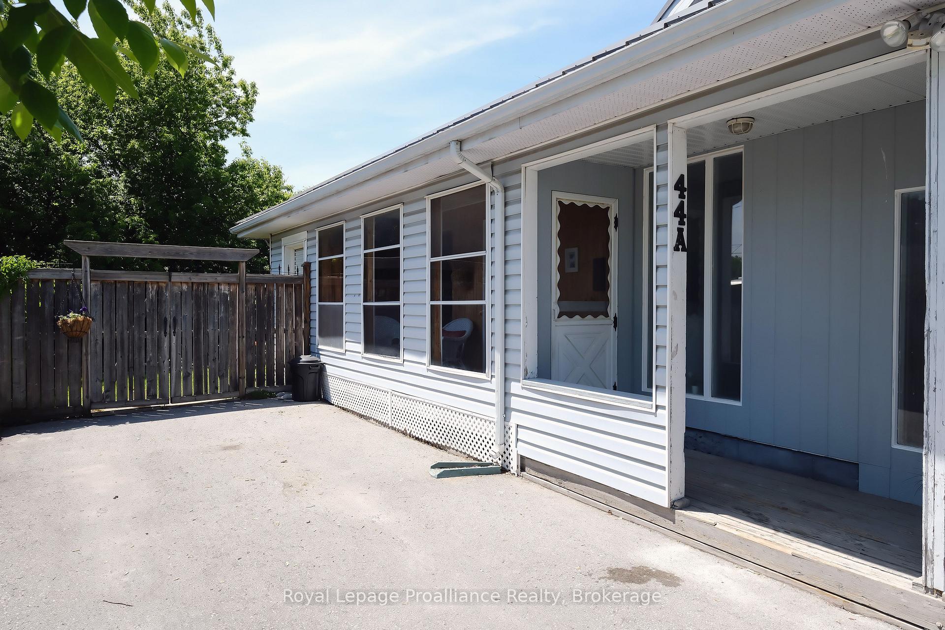 44 Ponton Street, Belleville — photo 3 of 5