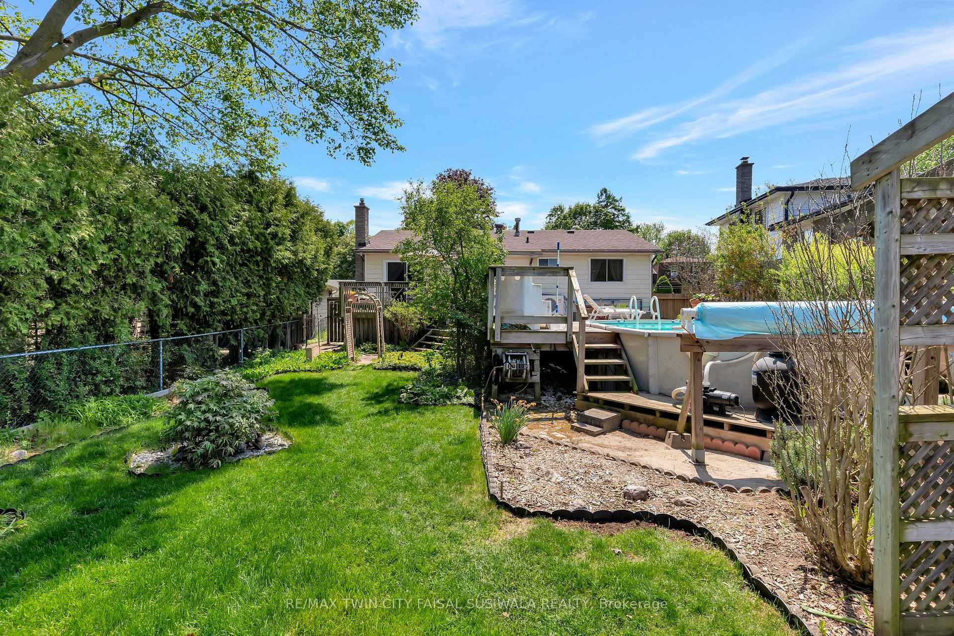 224 Erindale Crescent, Cambridge — photo 4 of 5