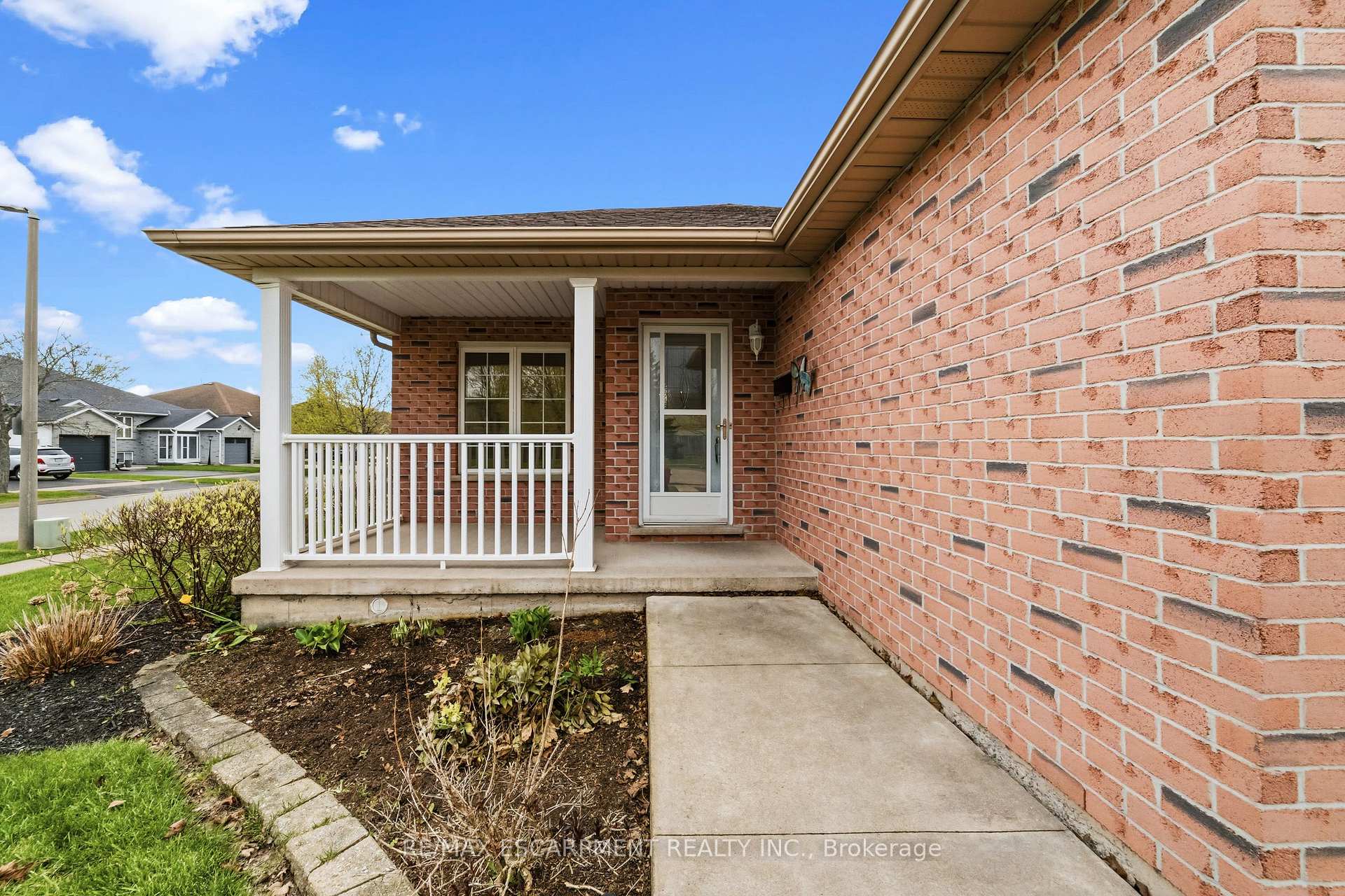 296 Autumn Crescent, Welland — photo 4 of 5