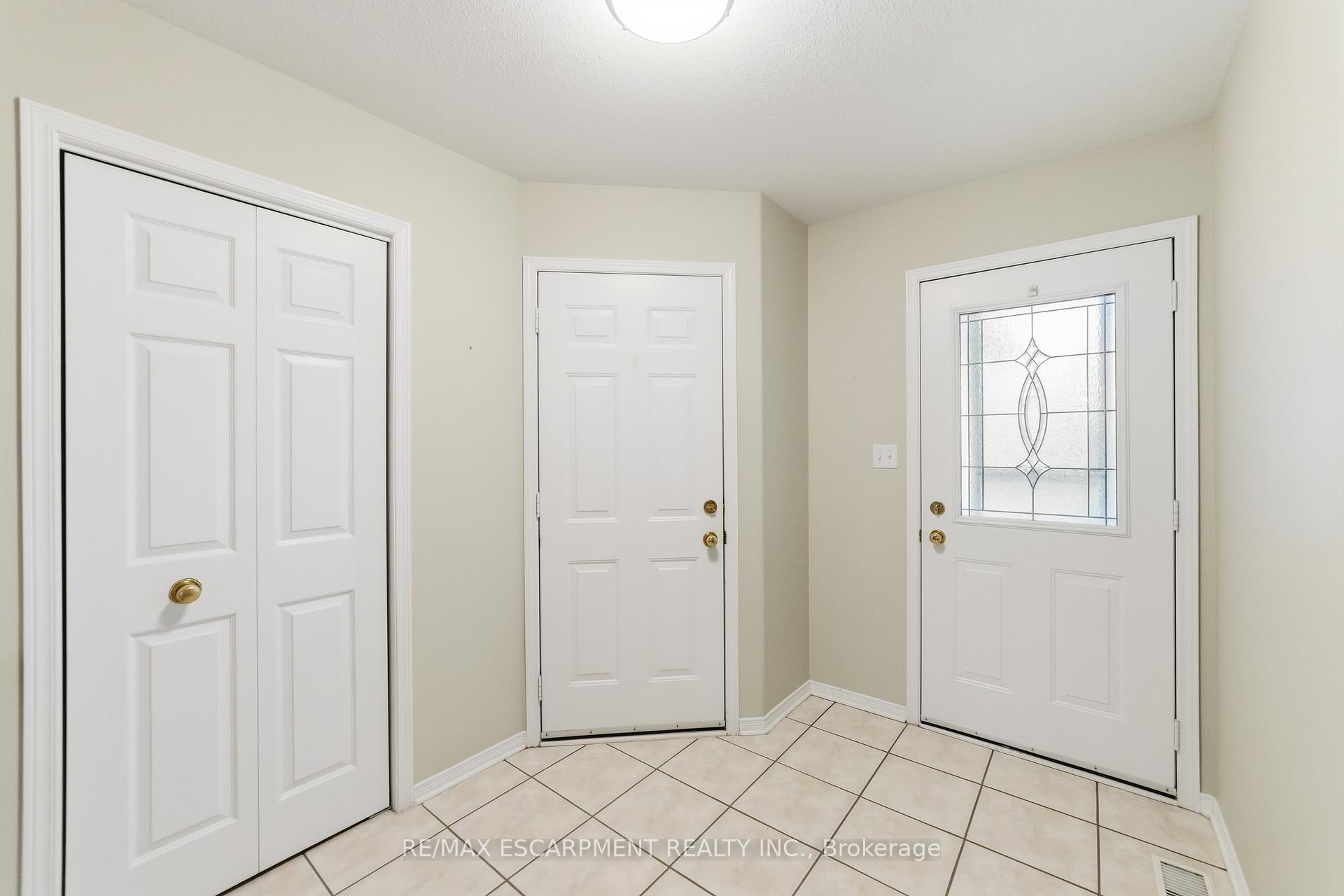 296 Autumn Crescent, Welland — photo 5 of 5