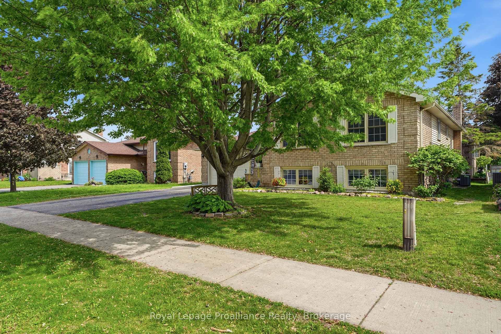 31 Springbrook Crescent, Belleville — photo 3 of 5