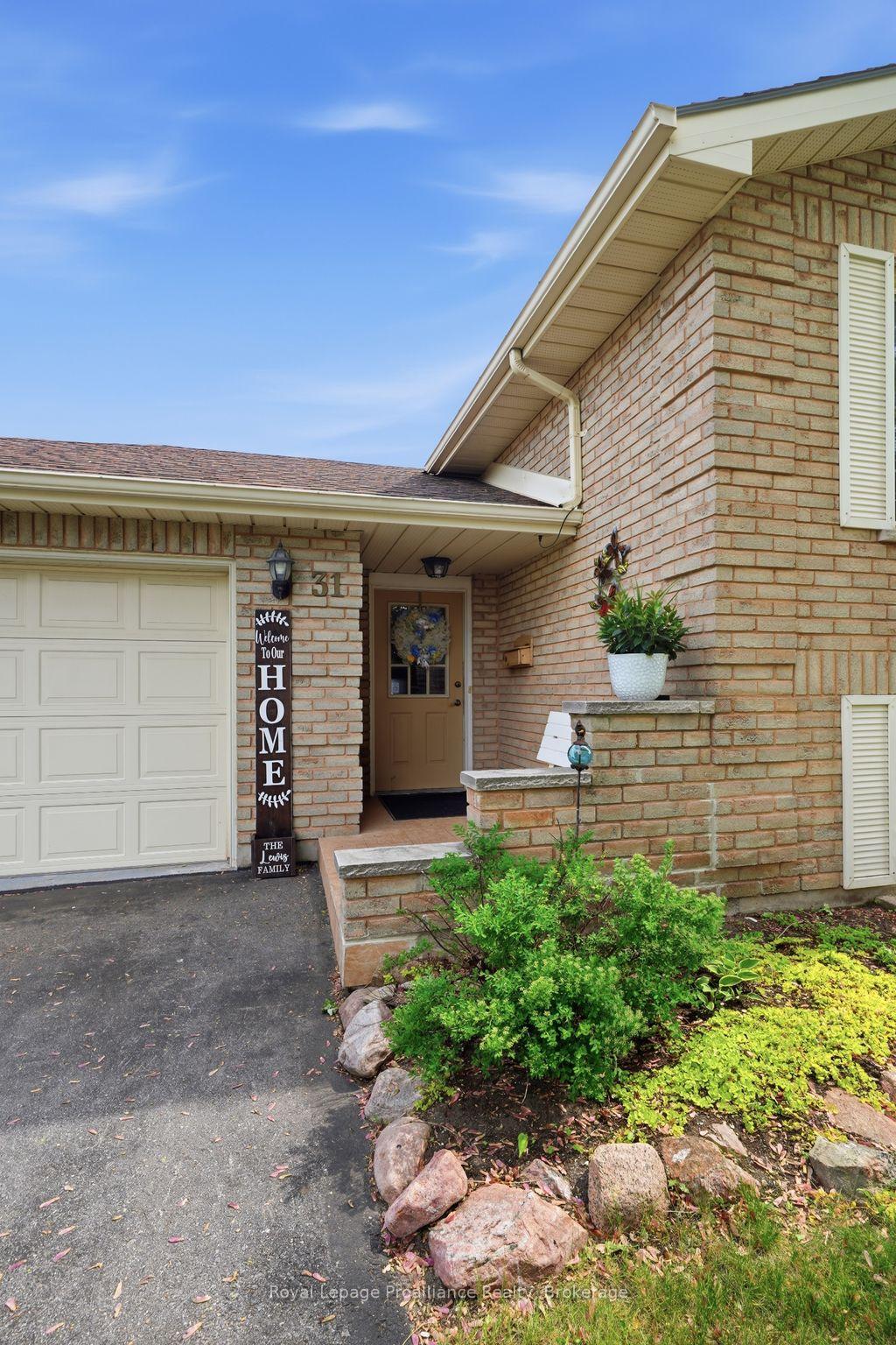 31 Springbrook Crescent, Belleville — photo 4 of 5
