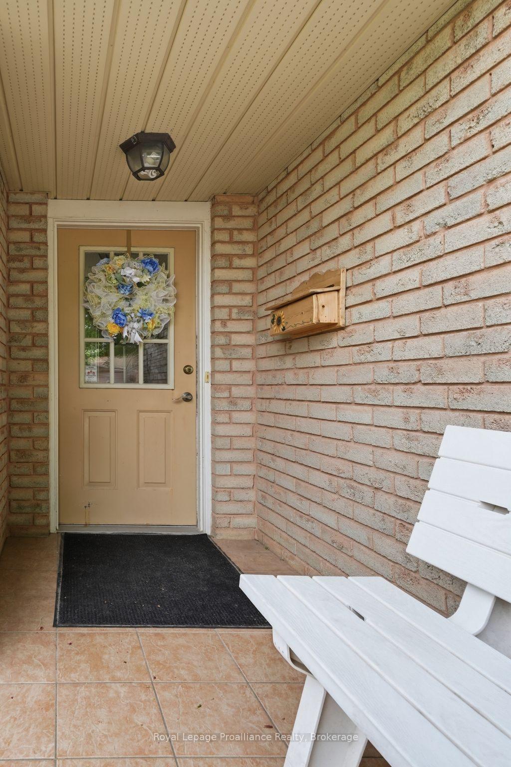 31 Springbrook Crescent, Belleville — photo 5 of 5