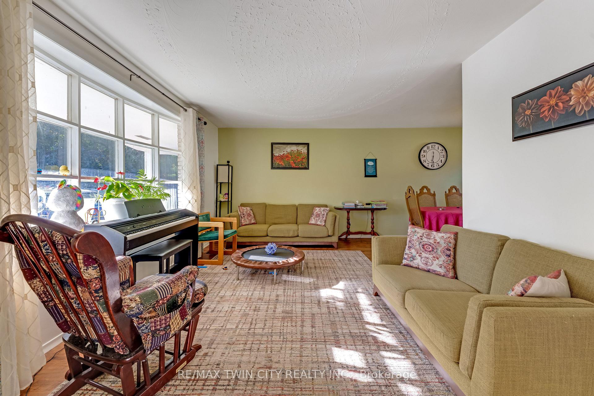 510 Edenbrook Place, Waterloo — photo 3 of 5