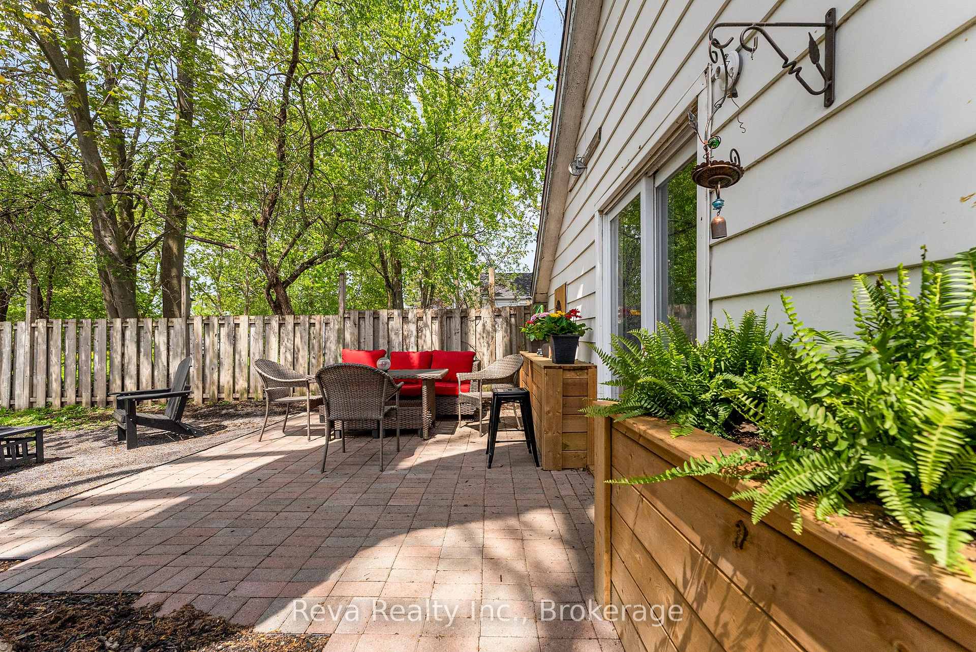86 Yeomans Street, Belleville — photo 2 of 5