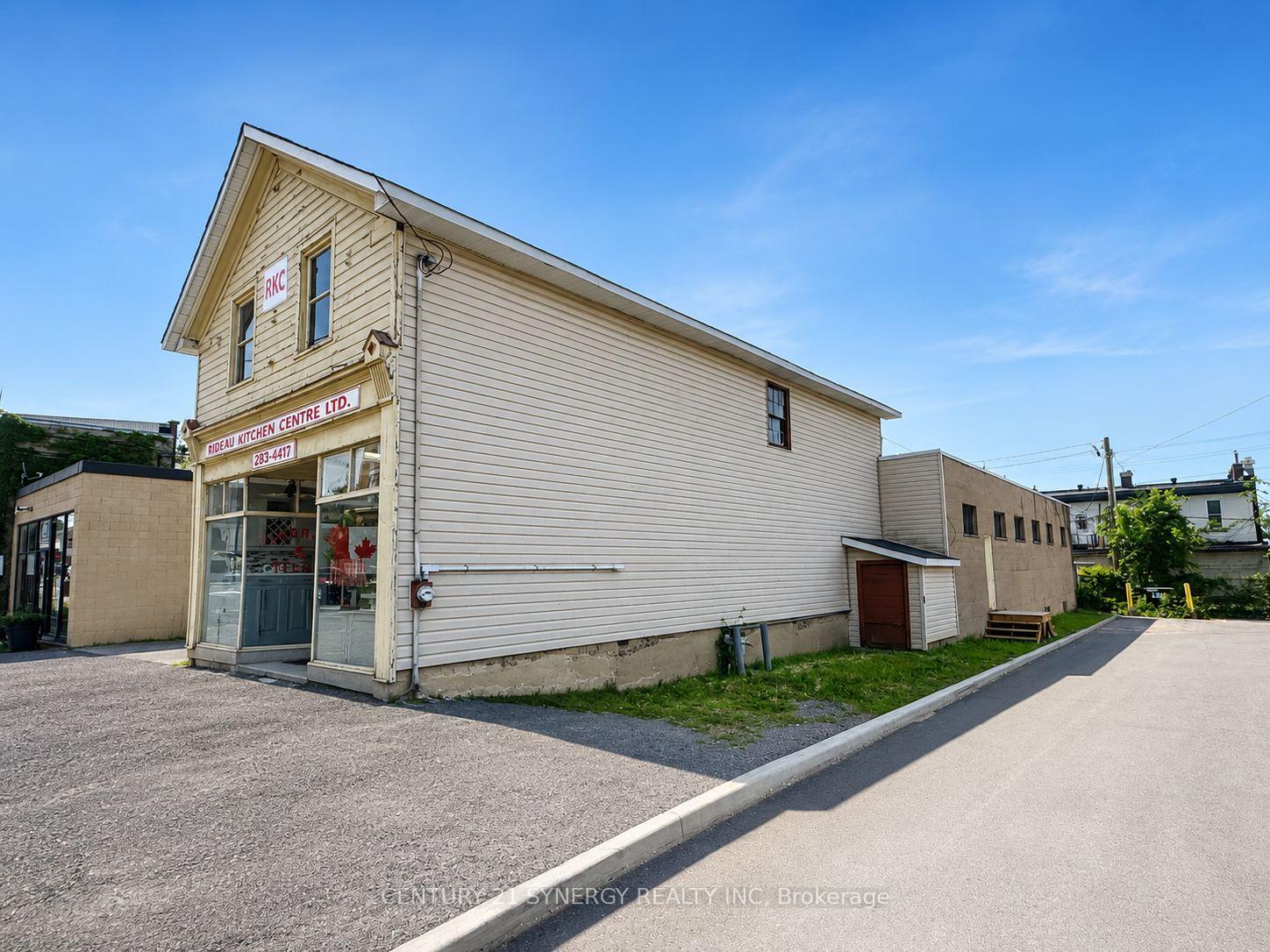 7 William Street W, Smiths Falls — photo 3 of 5