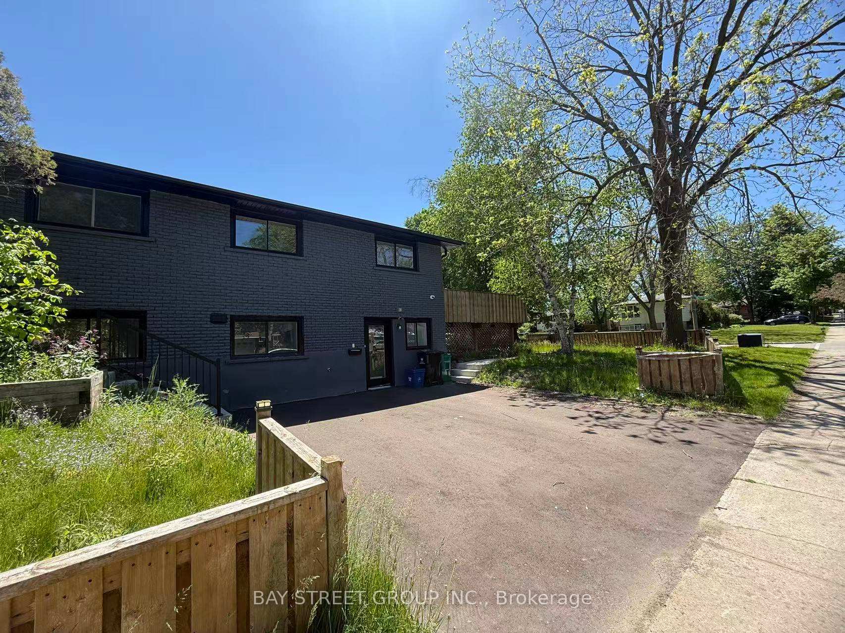 69 Blythwood Road N #2, Waterloo, ON N2L 3Z9 — Waterloo, Ontario