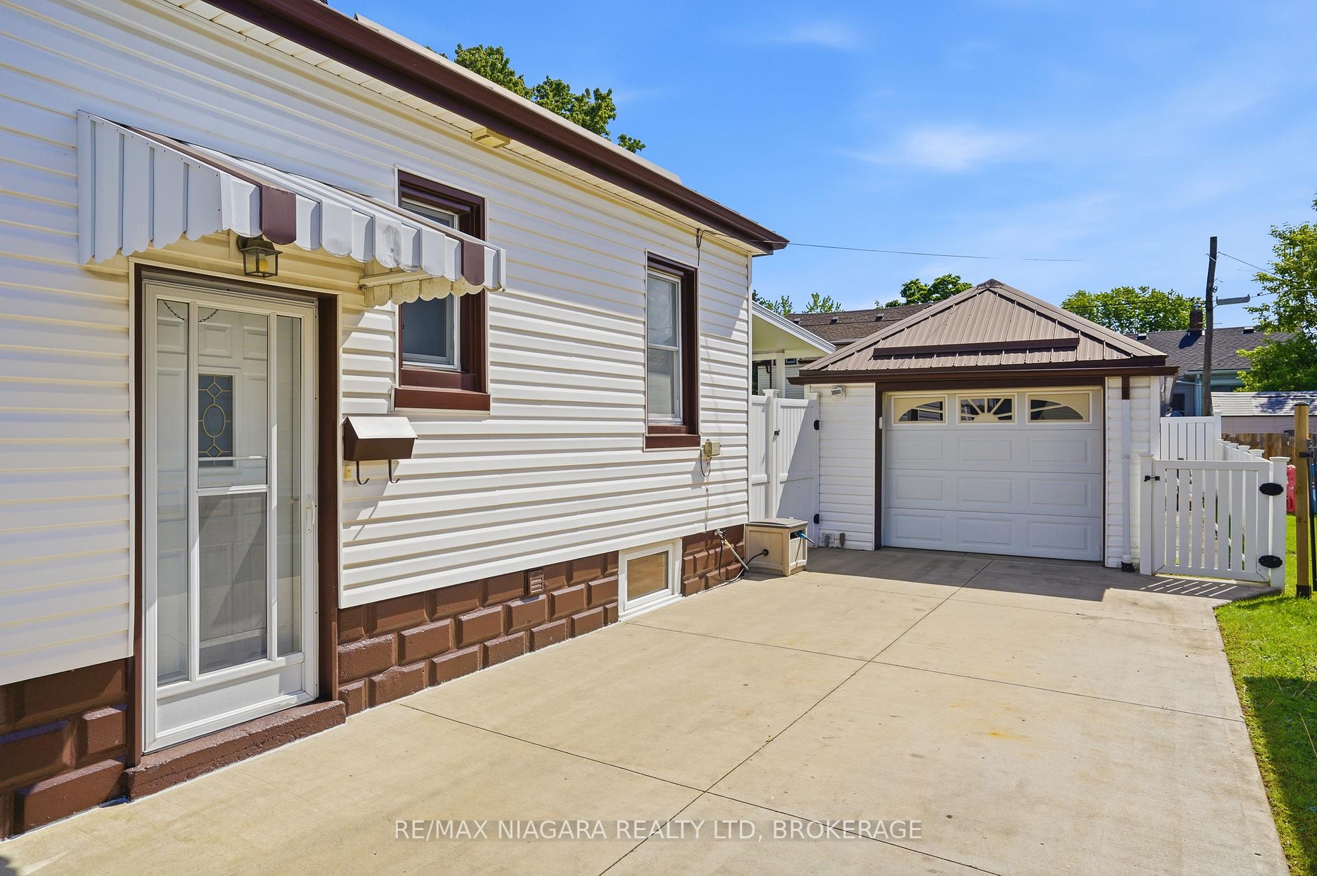 270 Mcalpine Avenue S, Welland — photo 3 of 5