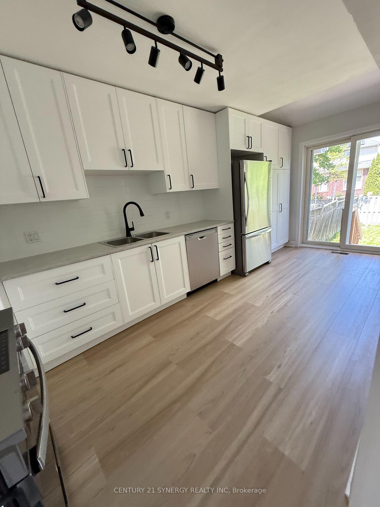 551 Wild Shore Crescent, Blossom Park - Airport and Area — photo 2 of 5
