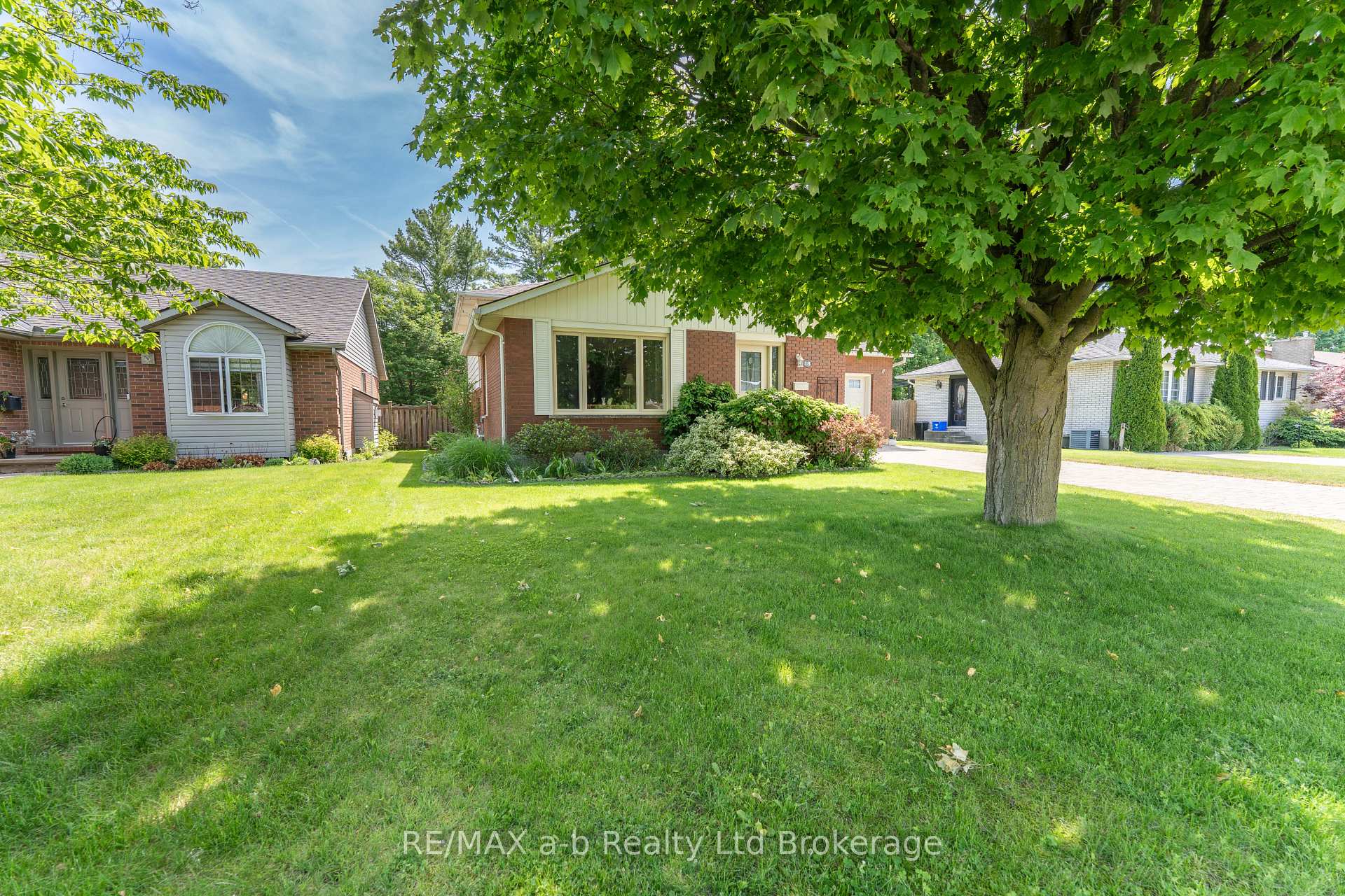 18 Denrich Avenue, Tillsonburg — photo 2 of 5
