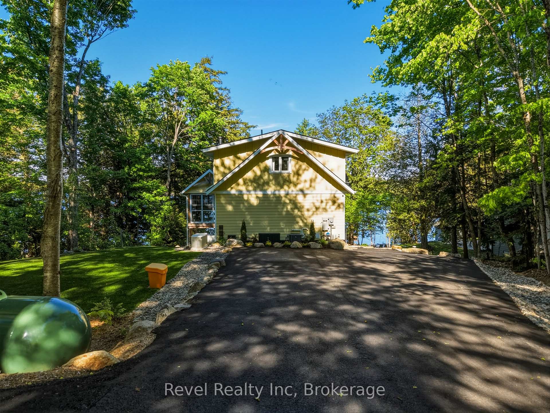 1090 Lawson Road, Lake of Bays — photo 3 of 5
