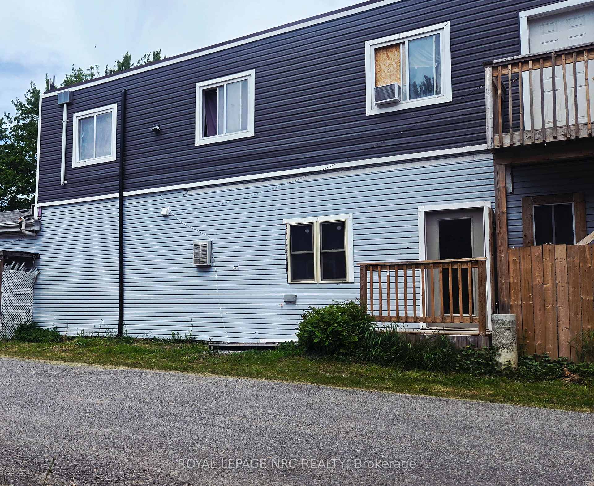 74 Queens Circle #4, Fort Erie — photo 4 of 5