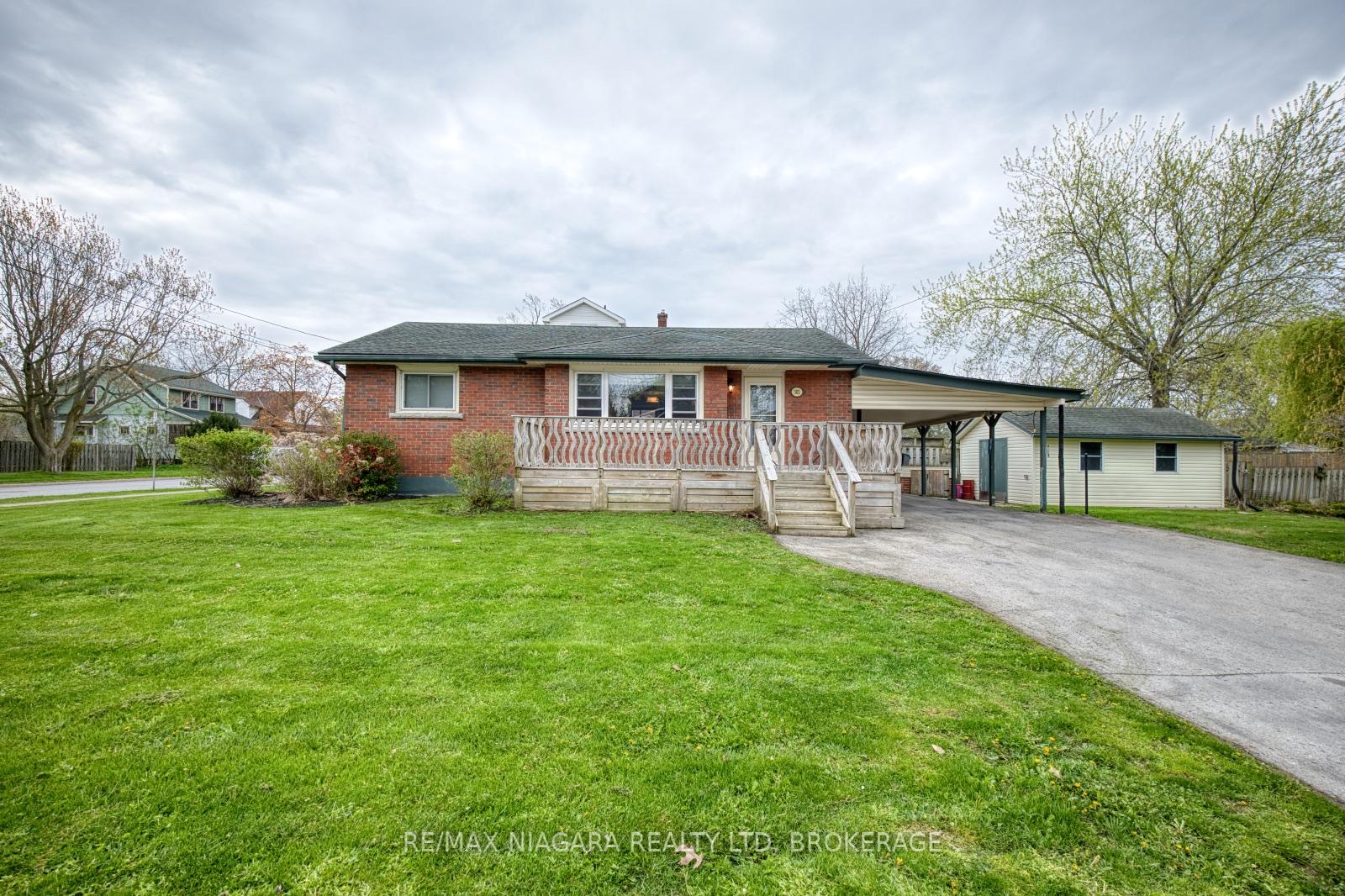301 Highland Avenue, Fort Erie — photo 2 of 5