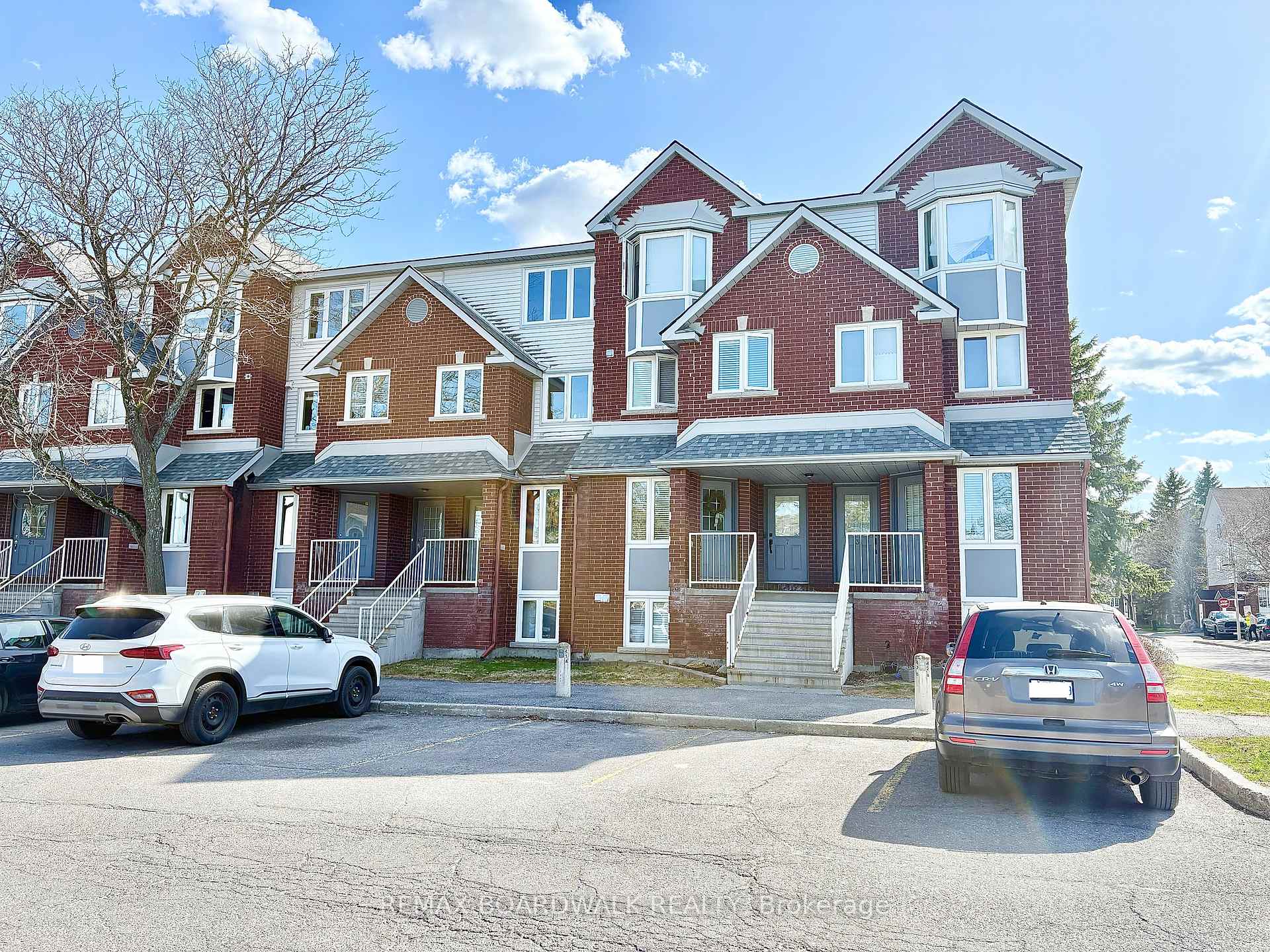 5 Briston Private, Hunt Club - South Keys and Area, ON K1G 5P6 — Hunt Club - South Keys and Area, Ontario