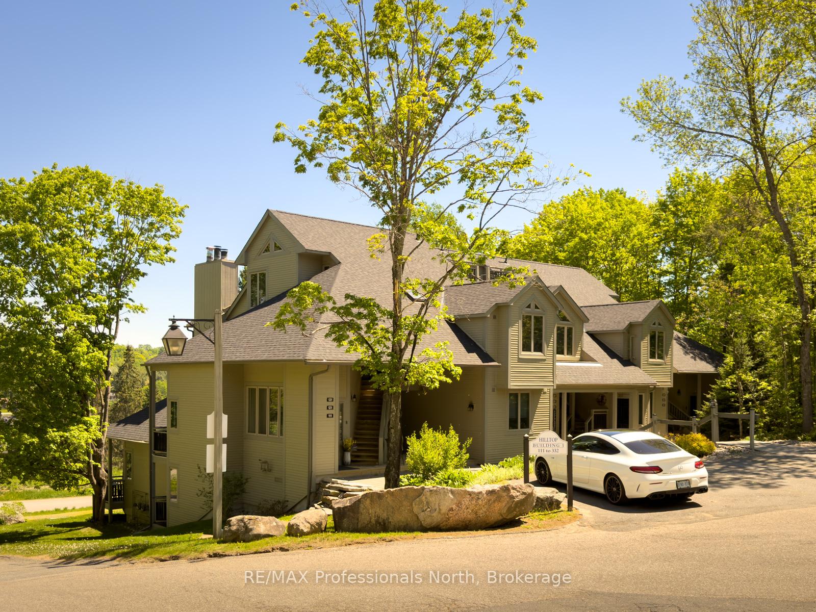 121 Grandview Hilltop Drive 121, Huntsville, ON P1H 2J5 — Huntsville, Ontario
