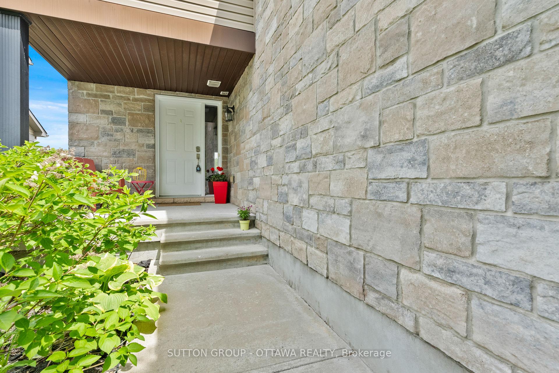 84 NATHALIE Street, Clarence-Rockland — photo 3 of 5
