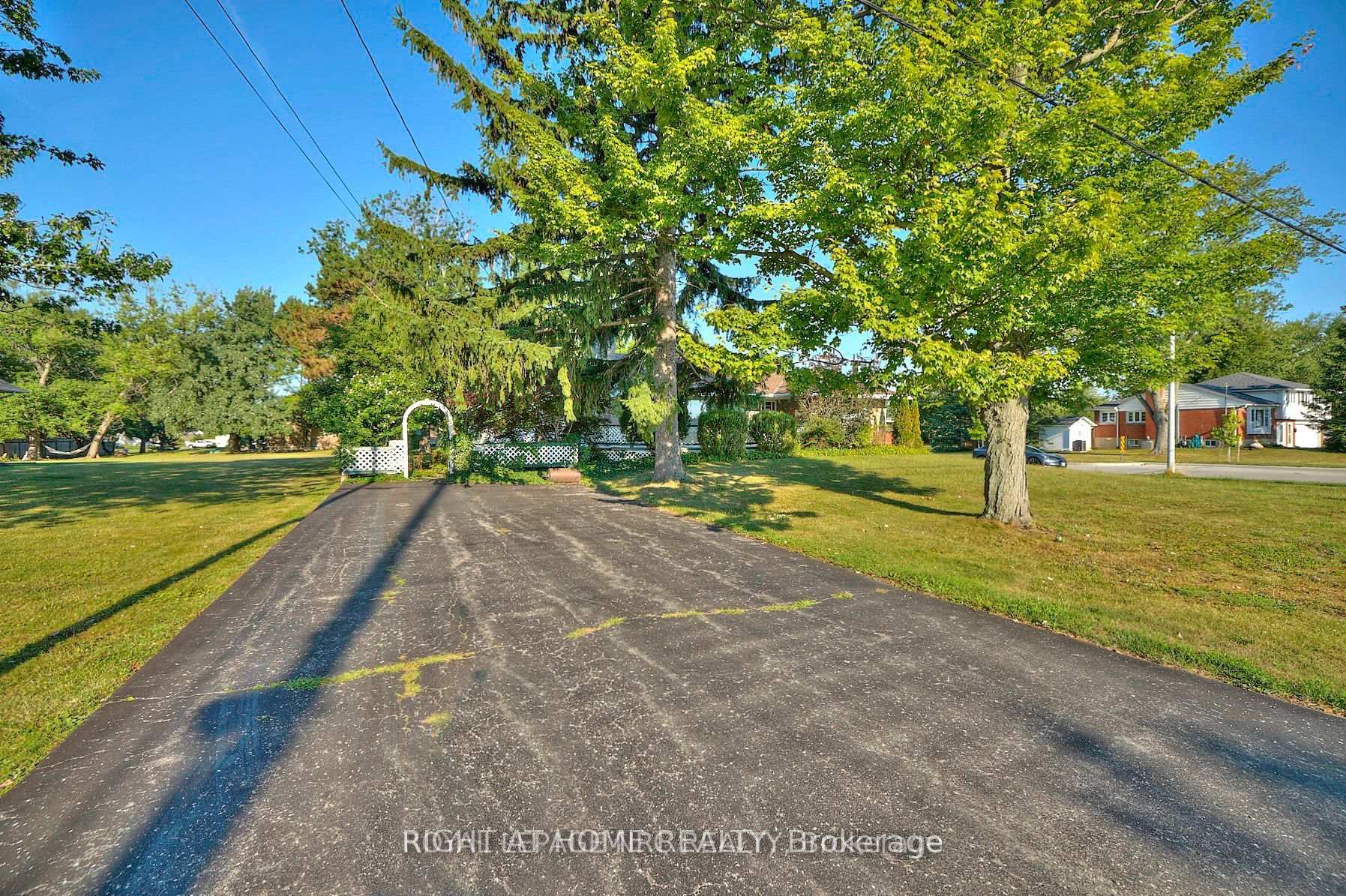 1095 Spears Road, Fort Erie — photo 3 of 5