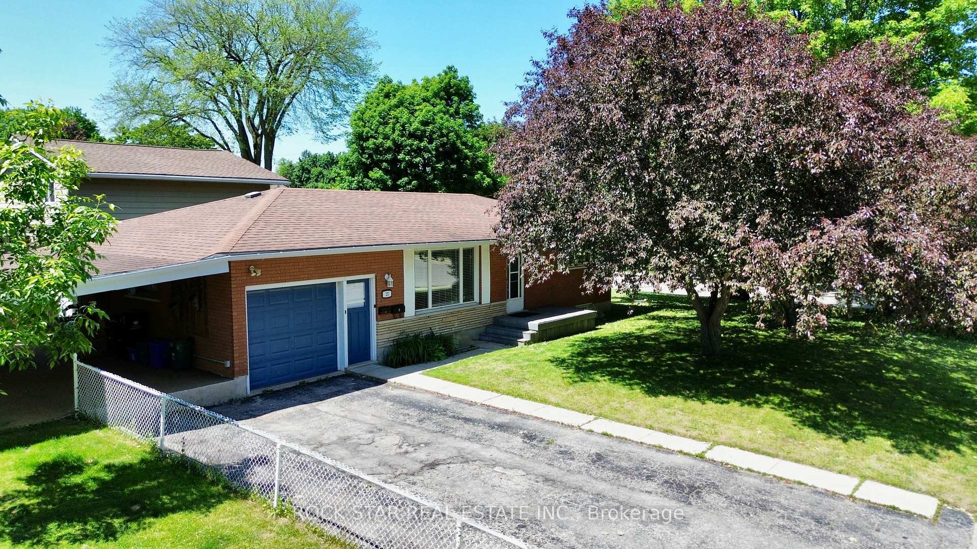 27 Elizabeth Street, Cambridge, ON N3C 2T2 — Cambridge, Ontario