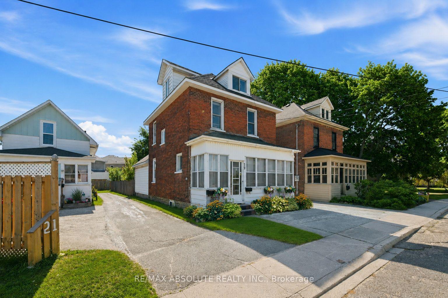 19 Leeds Street, Smiths Falls — photo 2 of 5