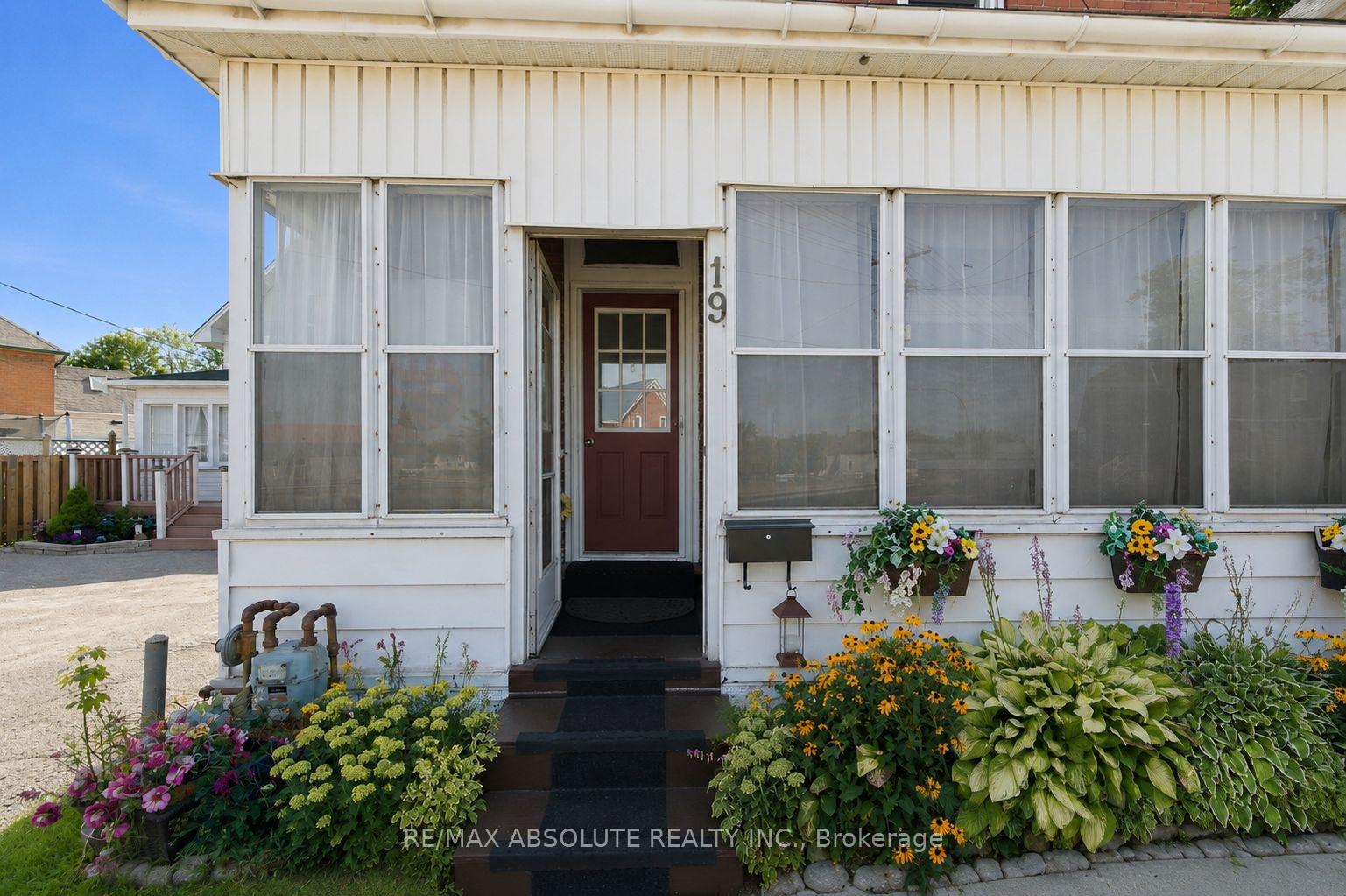 19 Leeds Street, Smiths Falls — photo 3 of 5