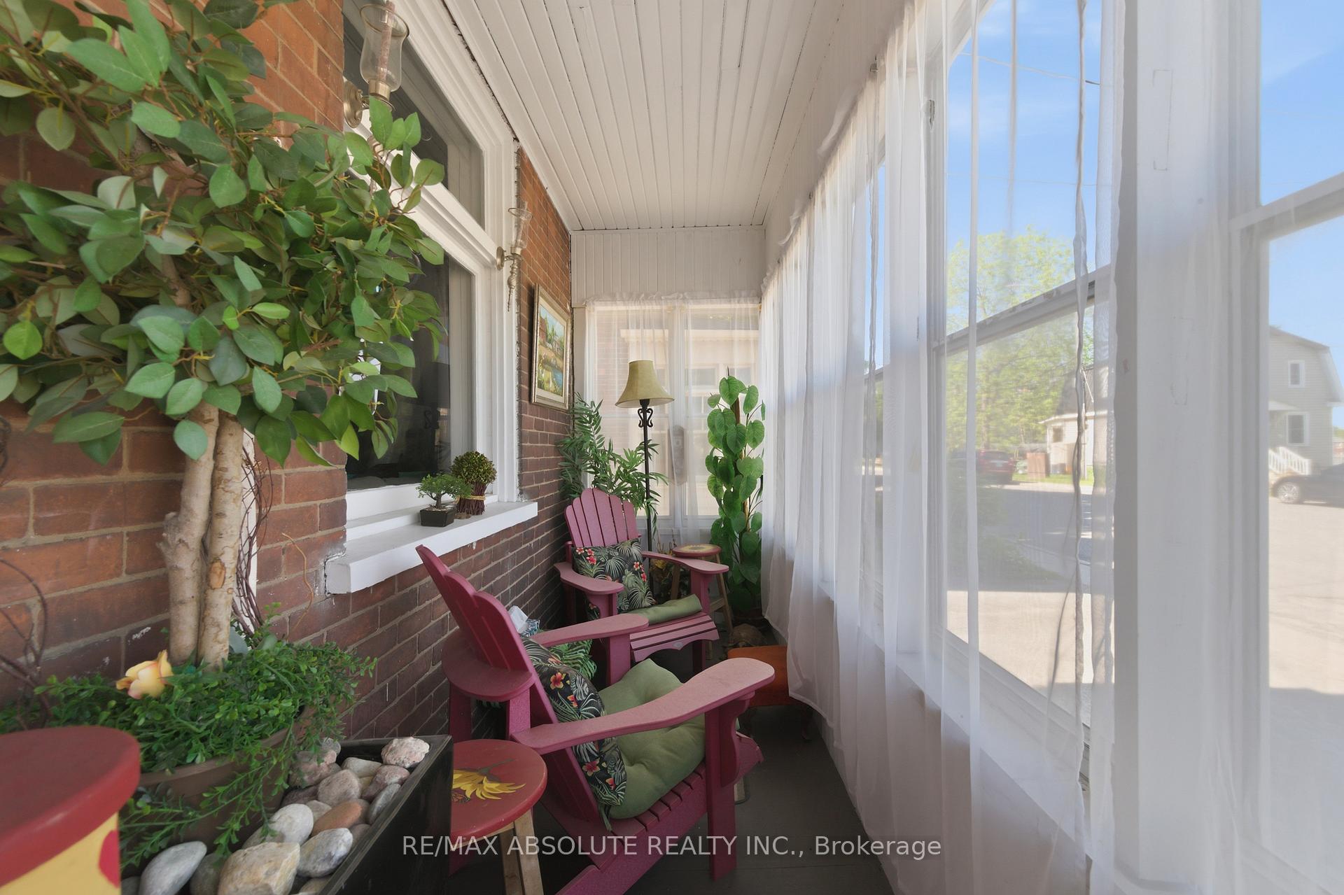19 Leeds Street, Smiths Falls — photo 4 of 5