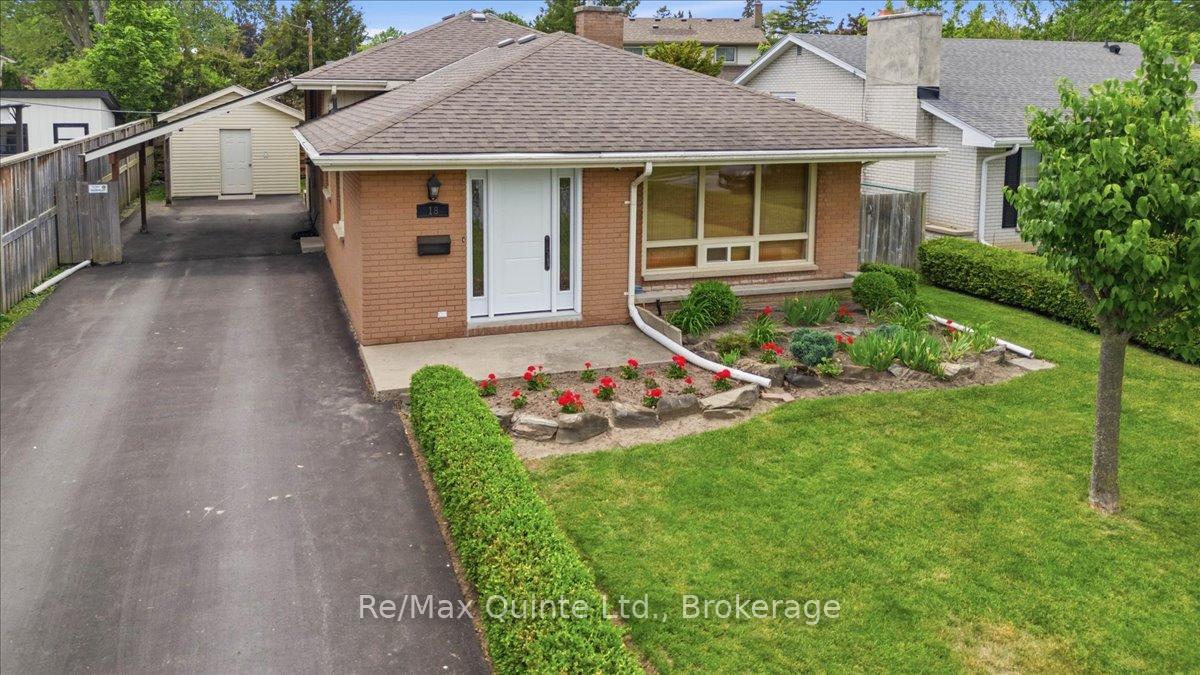 18 Plaza Square, Belleville, ON K8N 4J3 — Belleville, Ontario
