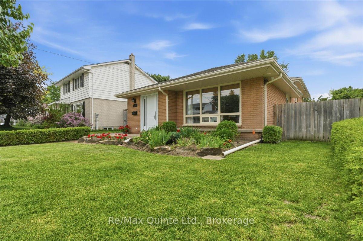 18 Plaza Square, Belleville — photo 3 of 5