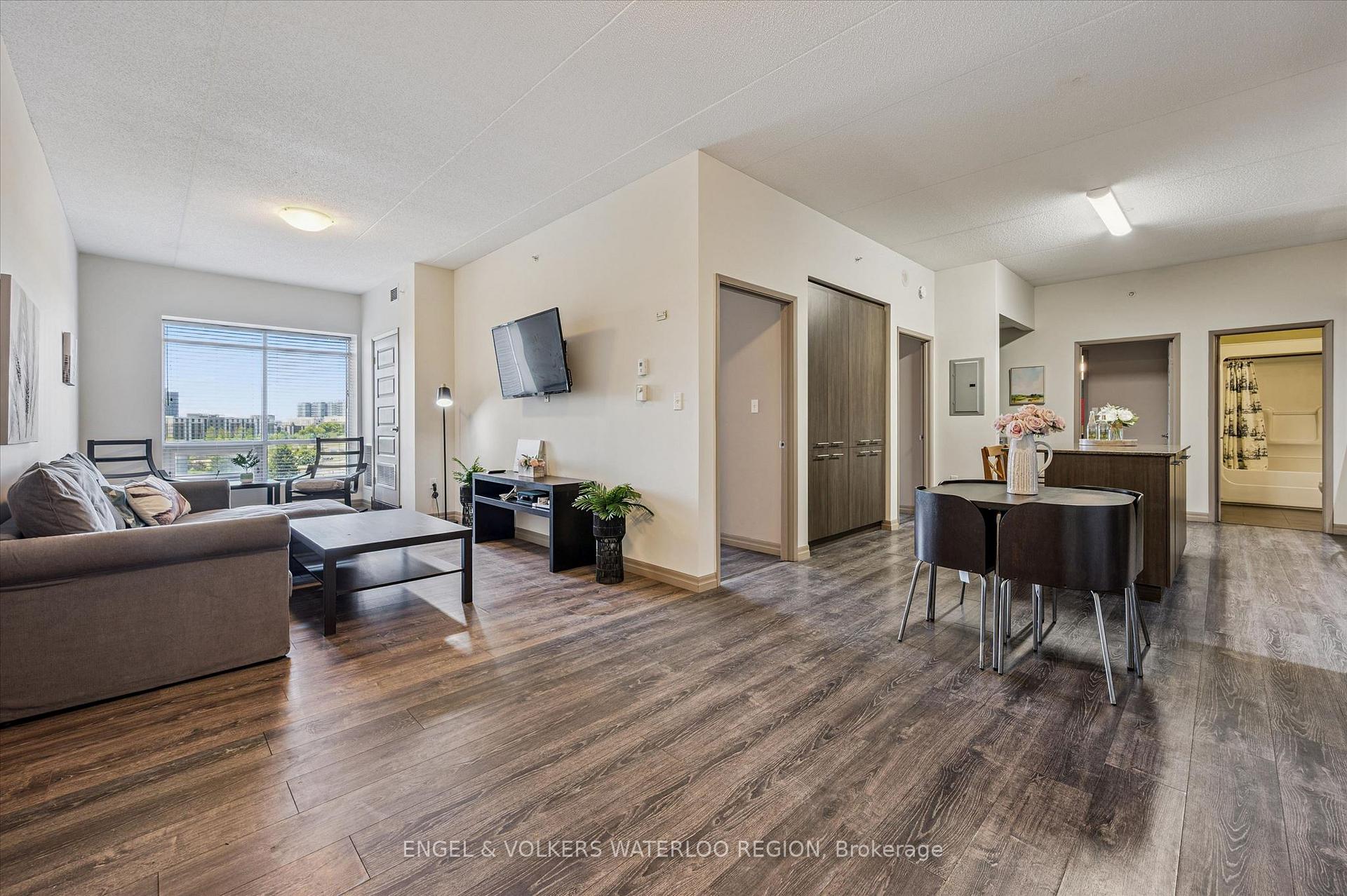 8 Hickory Street W 1004, Waterloo — photo 4 of 5