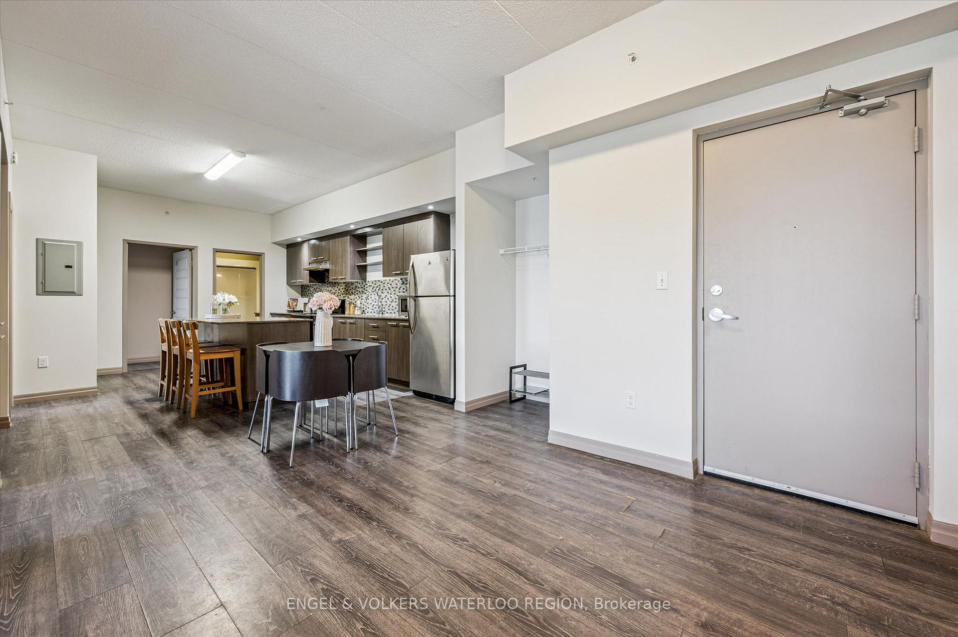 8 Hickory Street W 1004, Waterloo — photo 5 of 5