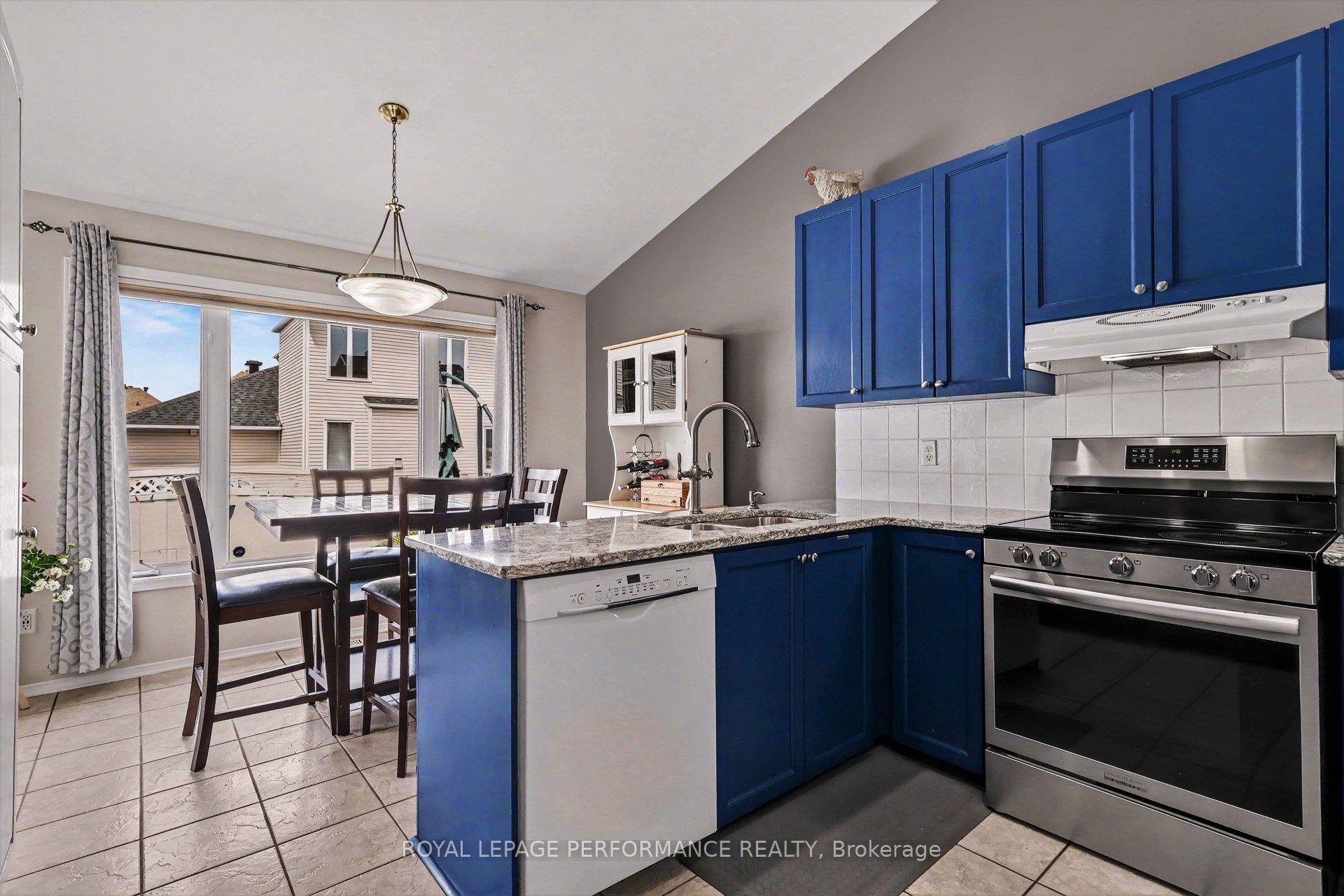 2110 Ricardo Street, Orleans - Cumberland and Area — photo 5 of 5