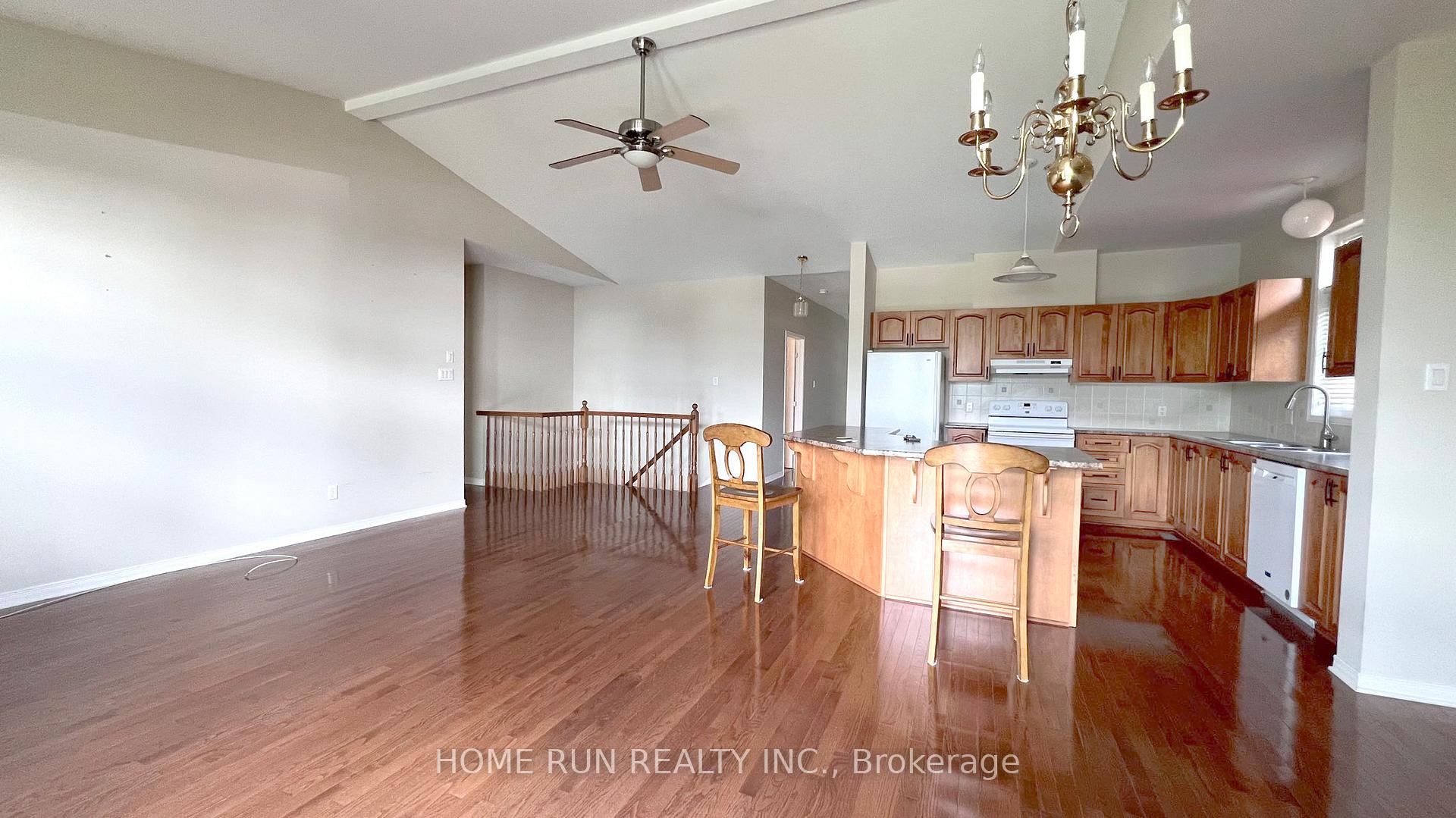 302 Wisteria Crescent, Hunt Club - Windsor Park Village and Area — photo 3 of 5