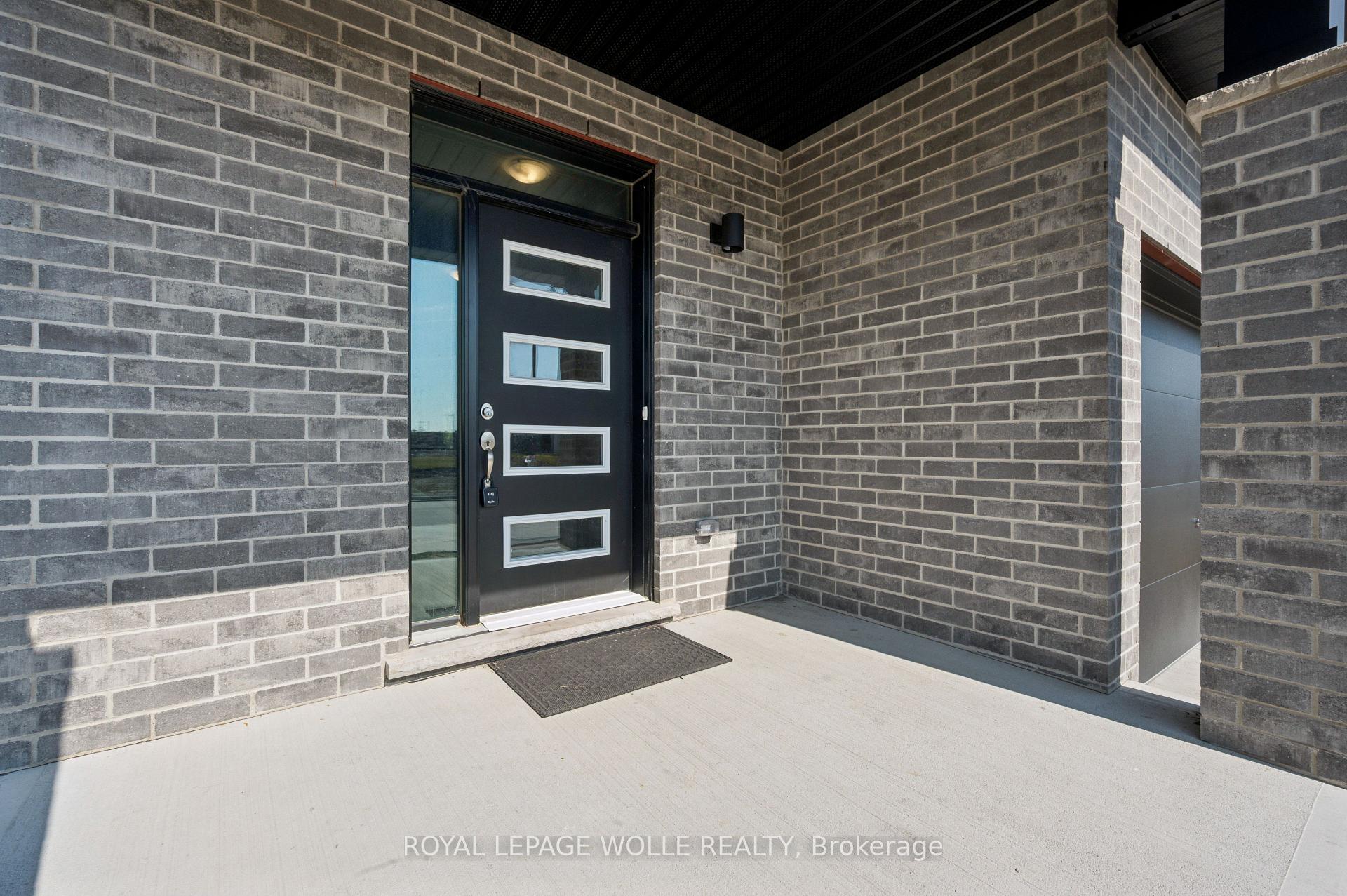 40 Moon Crescent, Cambridge — photo 3 of 5