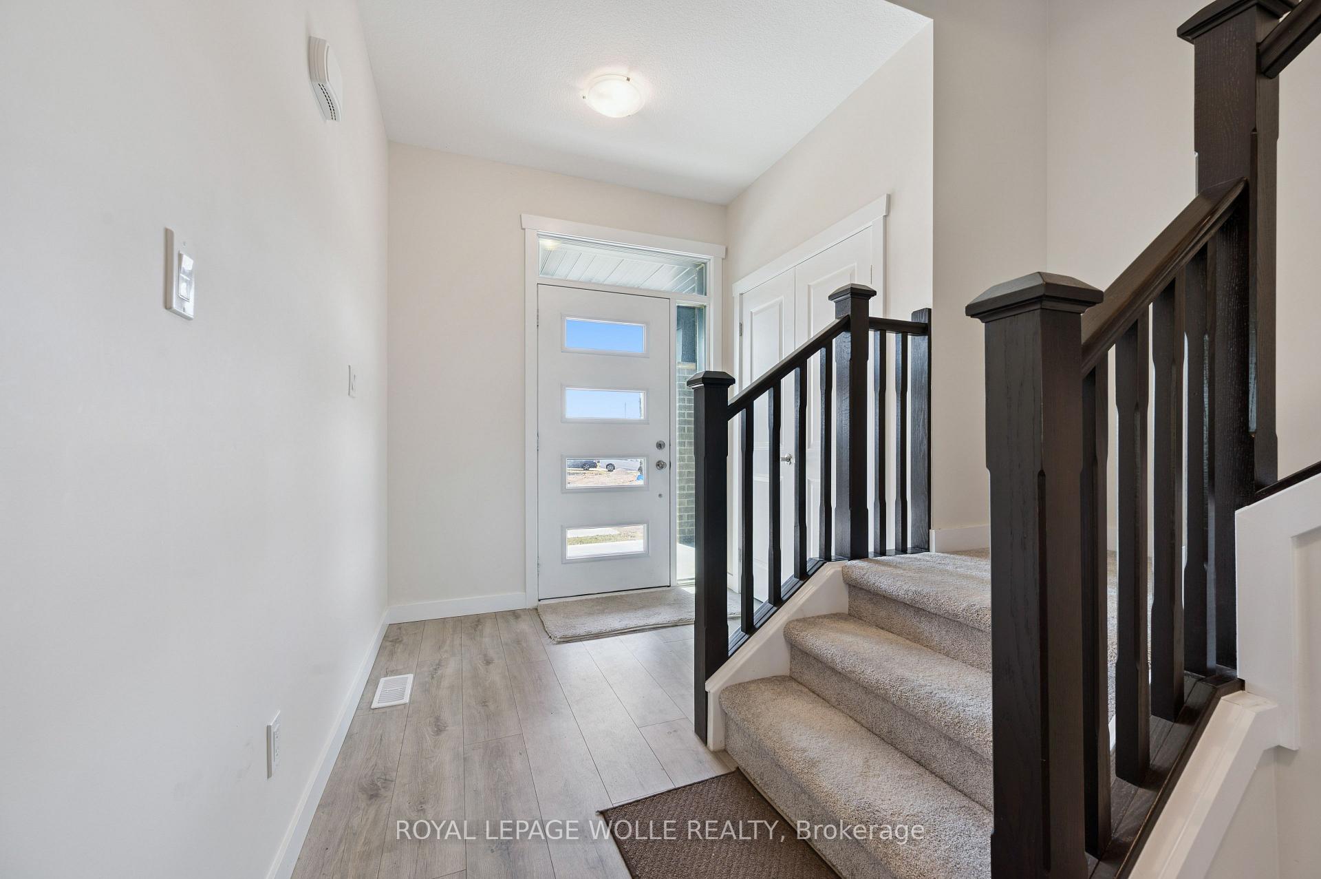 40 Moon Crescent, Cambridge — photo 4 of 5