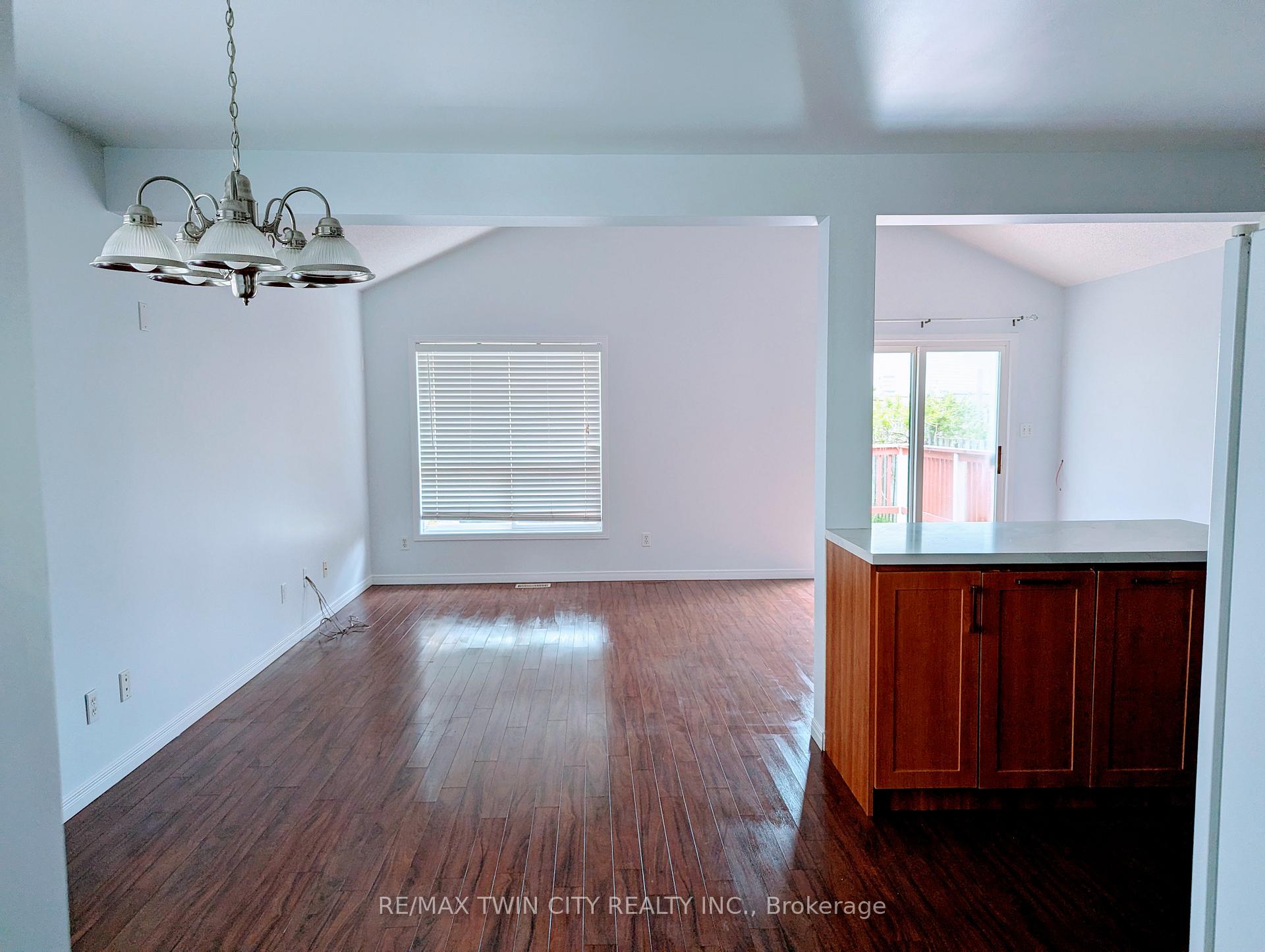 520 Chablis Drive, Waterloo — photo 3 of 5