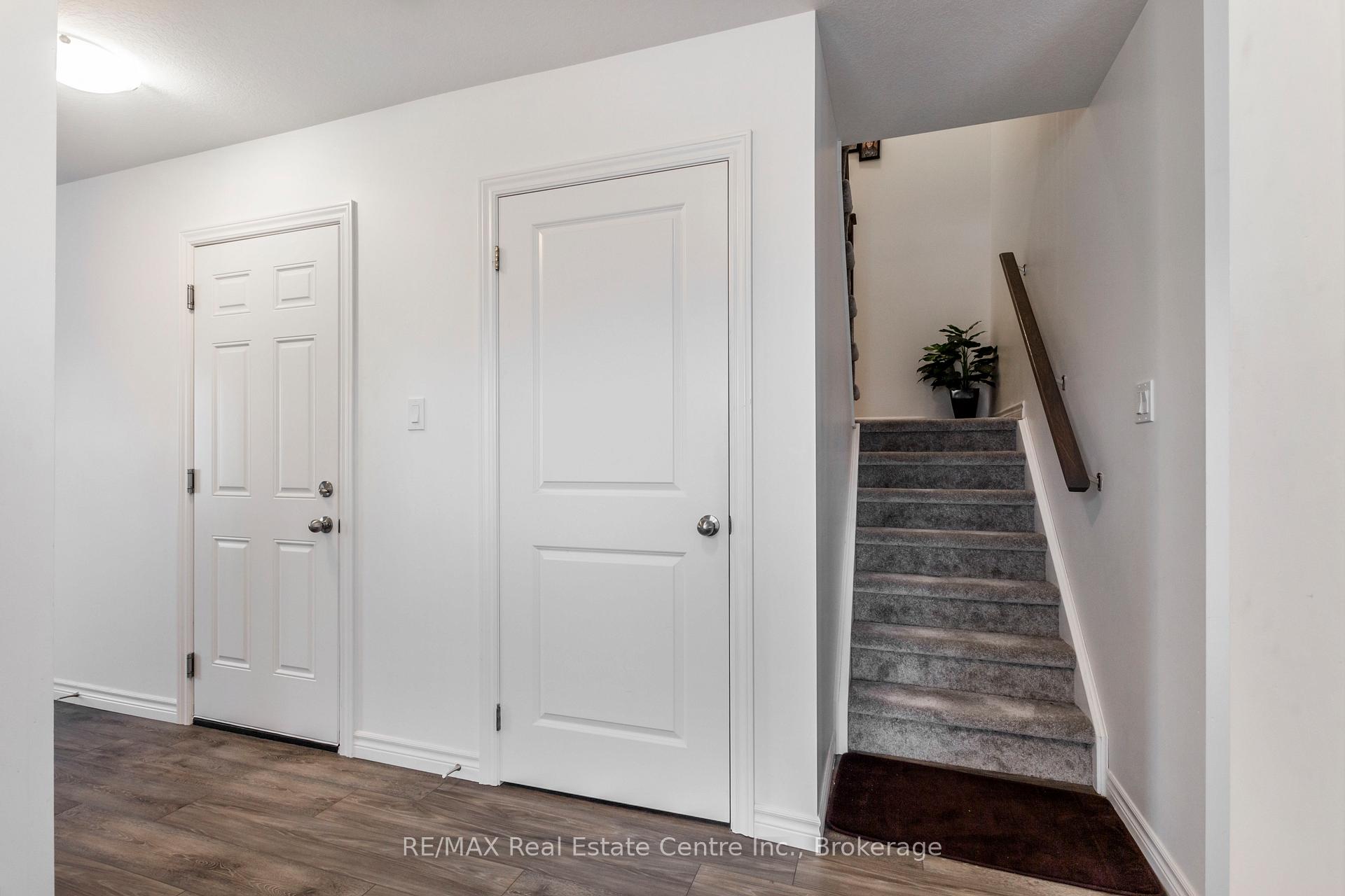 1 West Mill Street 1, North Dumfries — photo 4 of 5